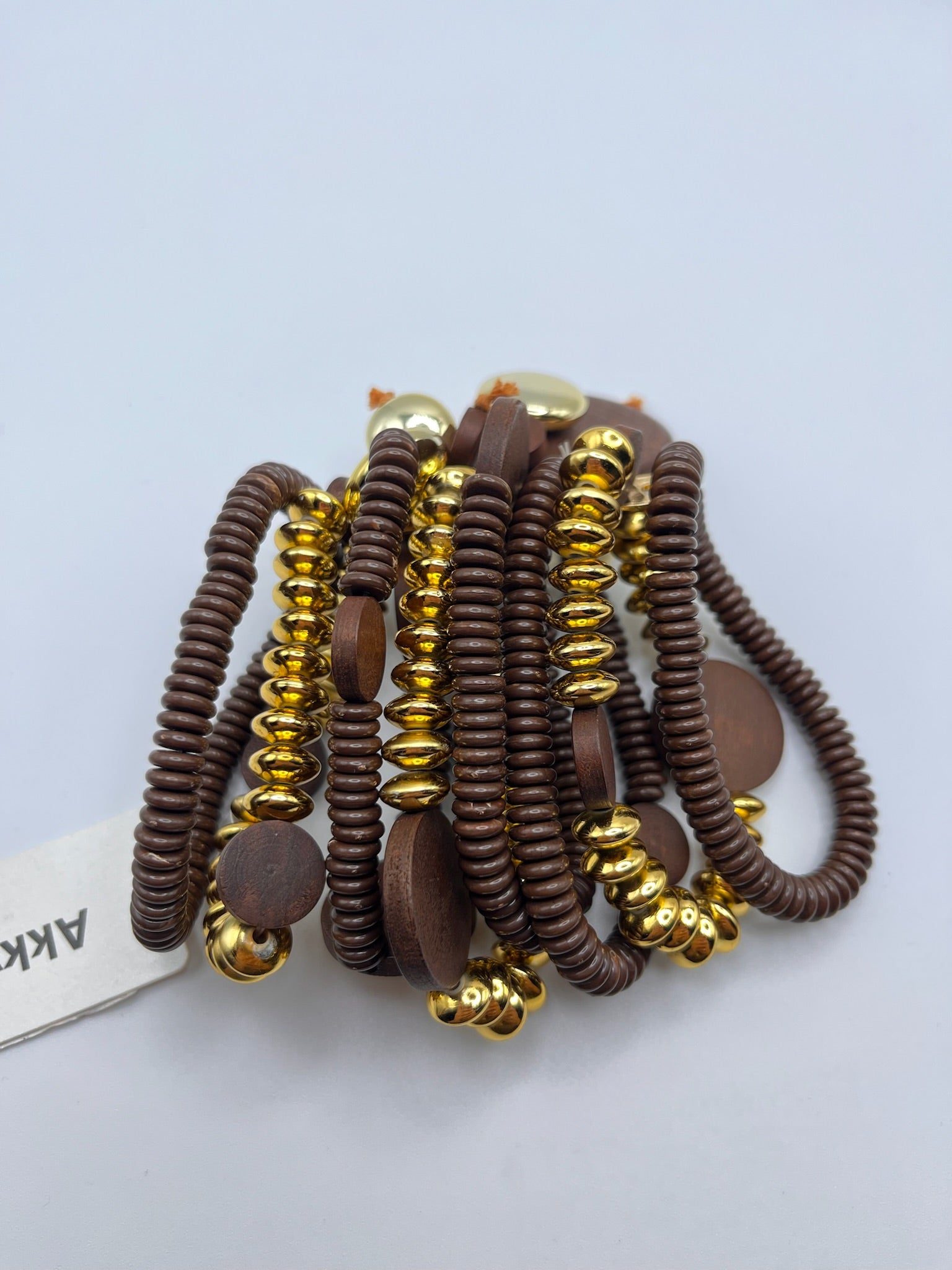 Conjunto de Pulseiras Elásticas Femininas em Madeira e Contas Douradas, Pulseira Multicamada Estilo Boho e Étnico, Acessório de Moda Artesanal para Senhora.