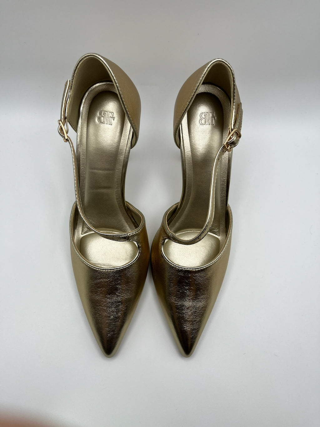 Sapatos de Salto Alto Buonarotti Femininos Dourados com Biqueira Estreita e Tira no Peito do Pé, Stilettos de Festa Elegantes com Acabamento Metalizado, Calçado de Cerimónia e Casamento para Senhora.