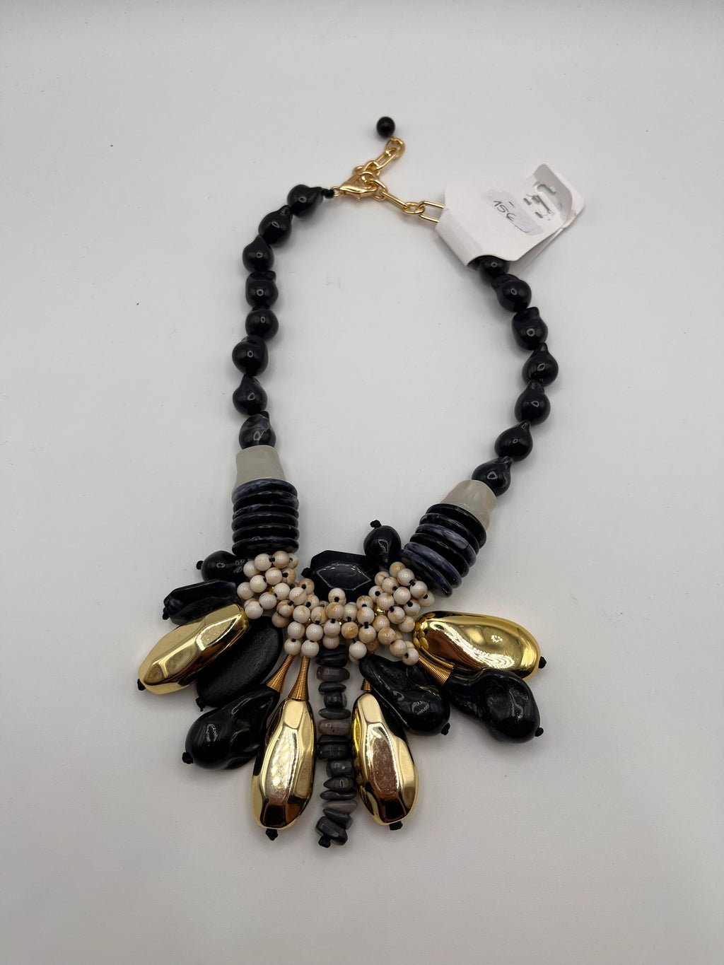 Colar Feminino de Declaração Boho Chic; Gargantilha Étnica com Pedras Pretas e Detalhes Dourados; Acessório de Moda Elegante para Festa e Eventos; Bijuteria Artesanal de Luxo com Corrente Ajustável