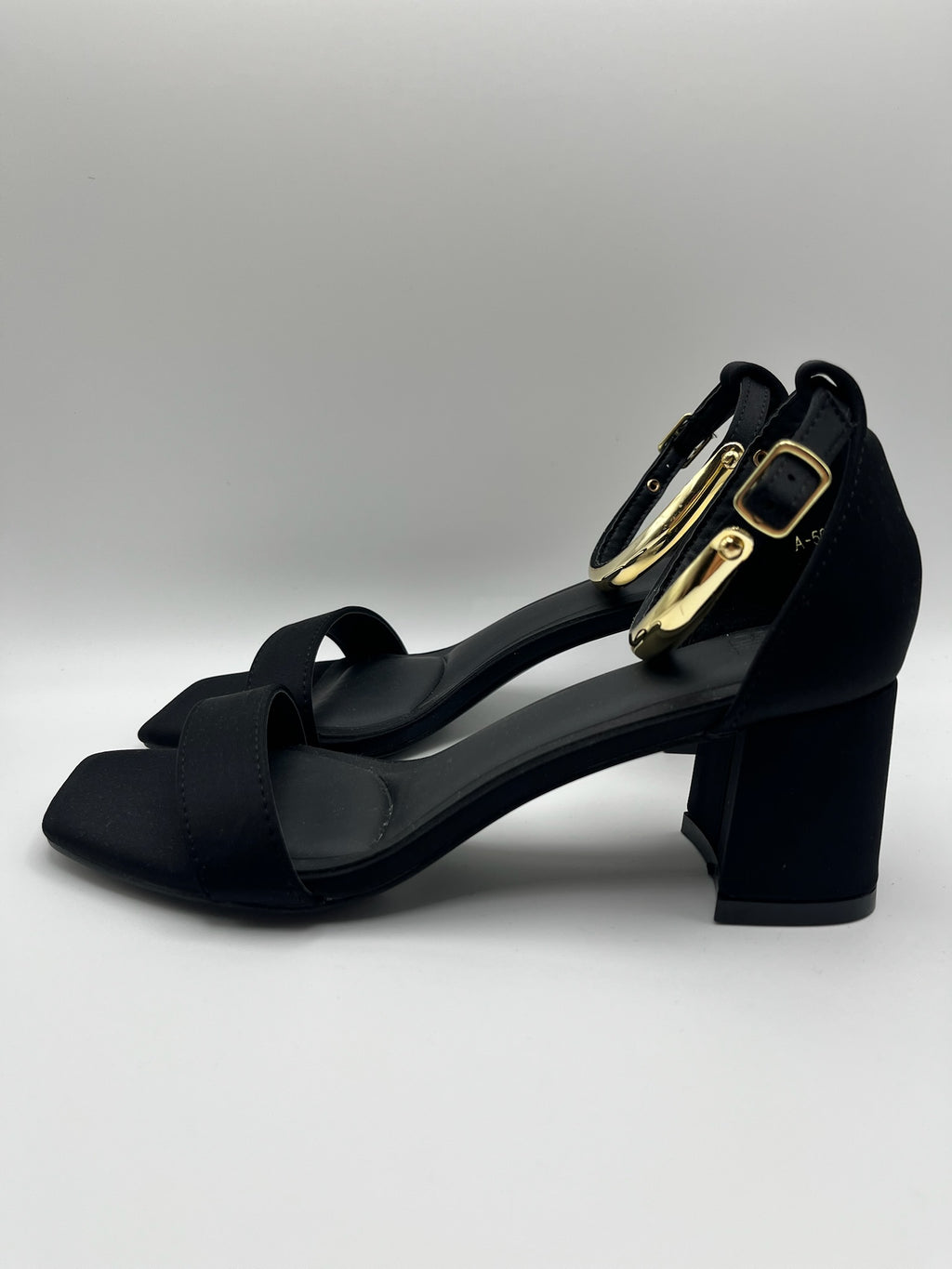 Sandálias pretas Buonarotti de salto grosso com detalhe metálico dourado, sapatos de festa elegantes com ponta quadrada e pulseira no tornozelo para mulher