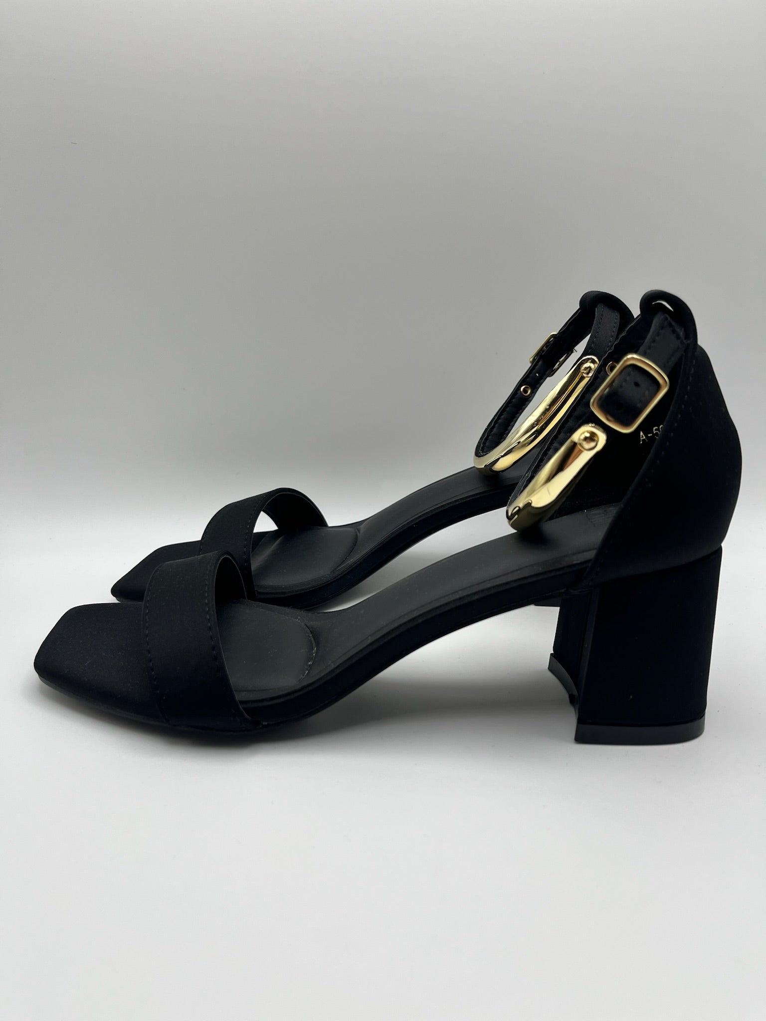 Sandálias pretas Buonarotti de salto grosso com detalhe metálico dourado, sapatos de festa elegantes com ponta quadrada e pulseira no tornozelo para mulher