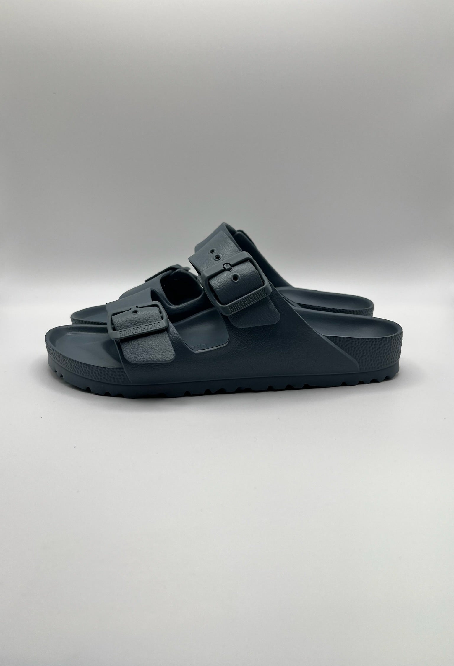 Sandálias Birkenstock Arizona EVA duas tiras, chinelos antiderrapantes de verão para homem e mulher, cor azul marinho Basalt Gray, ultraleves e à prova de água, calçado confortável de piscina e praia
