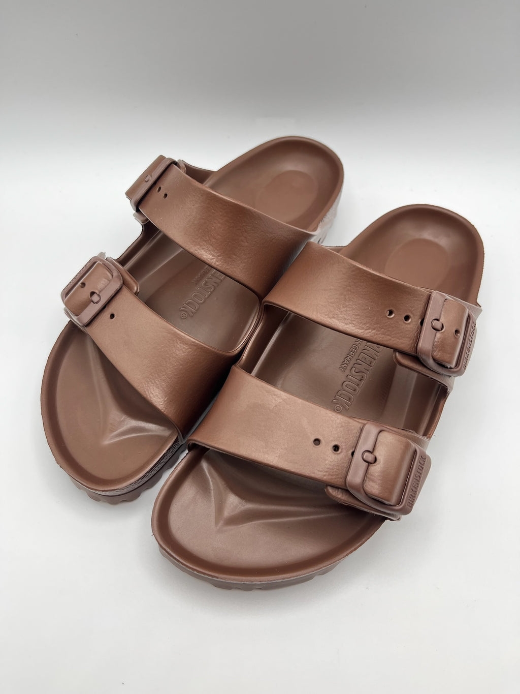 Sandálias Birkenstock Arizona EVA originais com fivelas ajustáveis, chinelos confortáveis de verão para homem e mulher, cor castanho chocolate Roast, material ultraleve e resistente à água, calçado ideal para praia e lazer