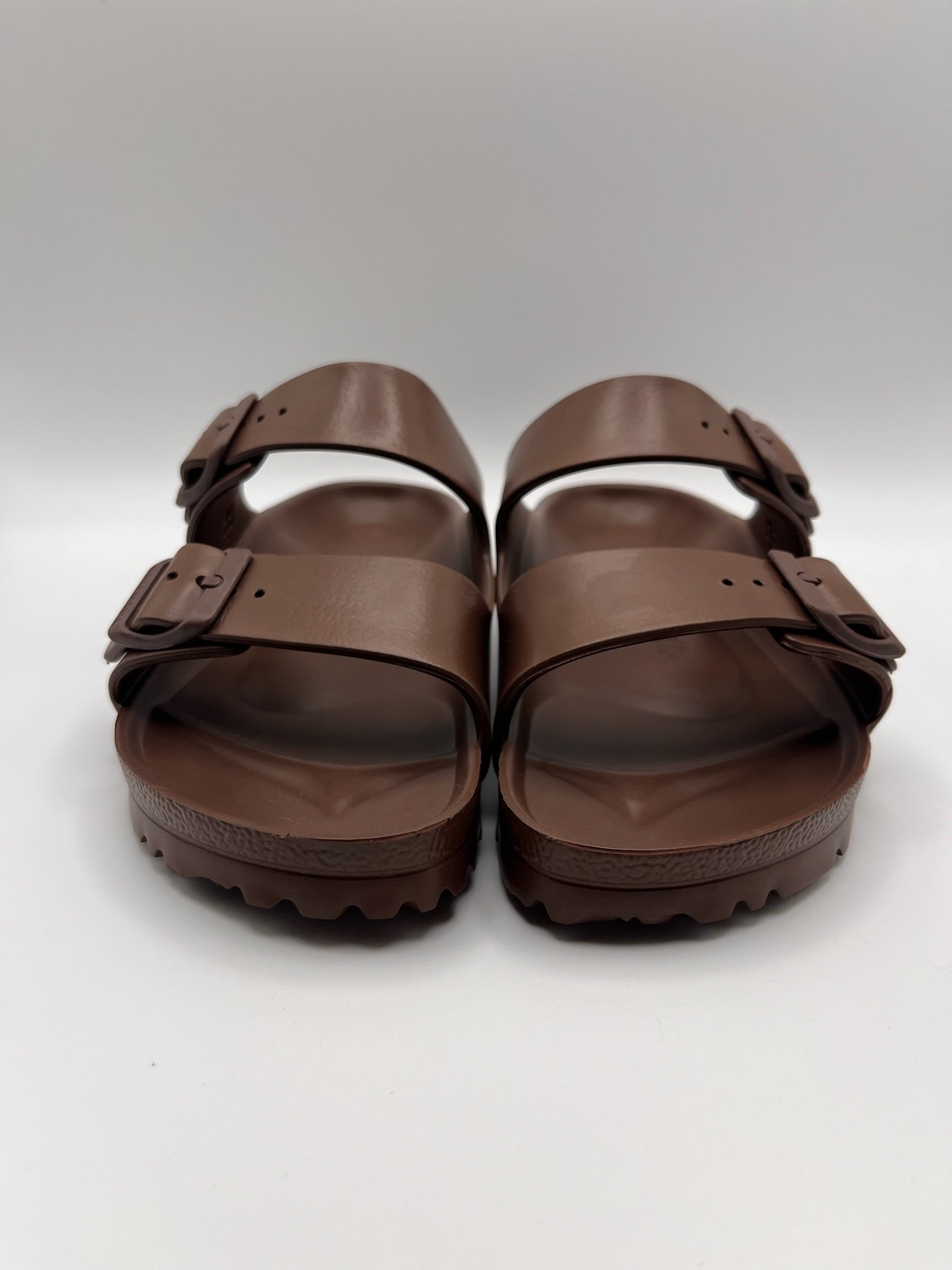 Sandálias Birkenstock Arizona EVA originais com fivelas ajustáveis, chinelos confortáveis de verão para homem e mulher, cor castanho chocolate Roast, material ultraleve e resistente à água, calçado ideal para praia e lazer