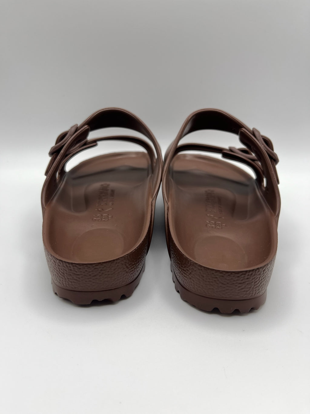 Sandálias Birkenstock Arizona EVA originais com fivelas ajustáveis, chinelos confortáveis de verão para homem e mulher, cor castanho chocolate Roast, material ultraleve e resistente à água, calçado ideal para praia e lazer