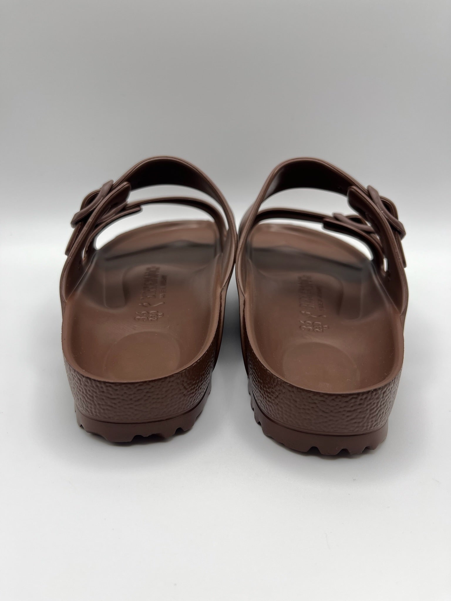 Sandálias Birkenstock Arizona EVA originais com fivelas ajustáveis, chinelos confortáveis de verão para homem e mulher, cor castanho chocolate Roast, material ultraleve e resistente à água, calçado ideal para praia e lazer