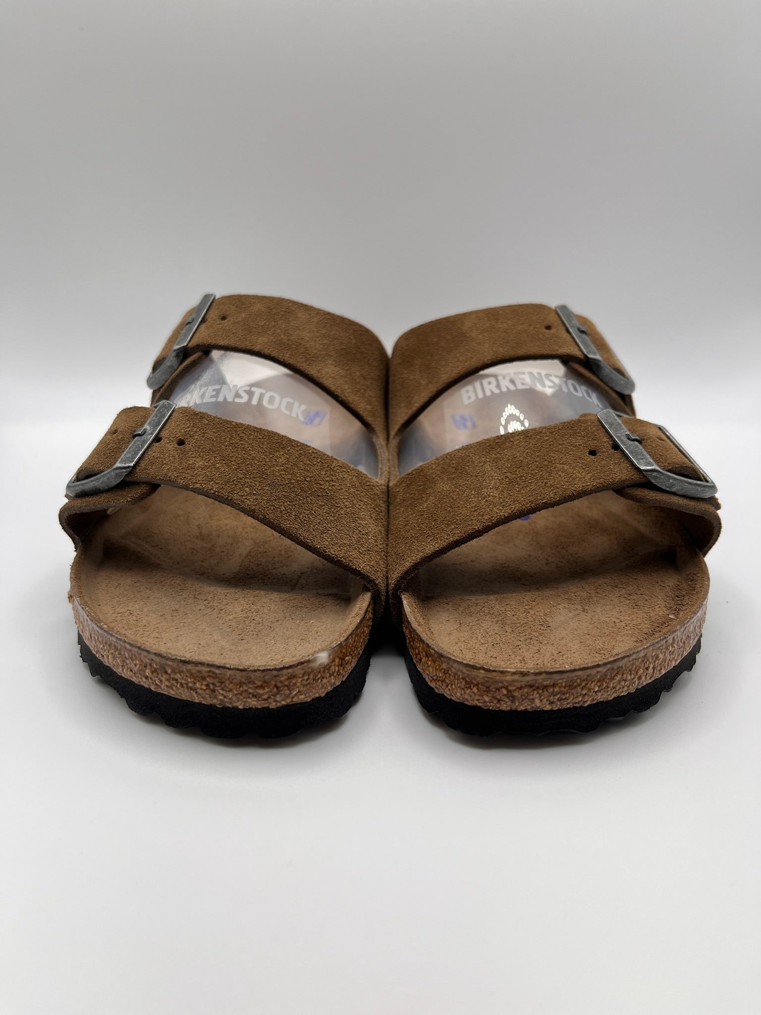 Sandálias Birkenstock Arizona BS Dark Tea Tonal FB Castanho Camurça com Duas Fivelas Ajustáveis e Sola de Cortiça Ergonómica Confortável para Mulher e Homem