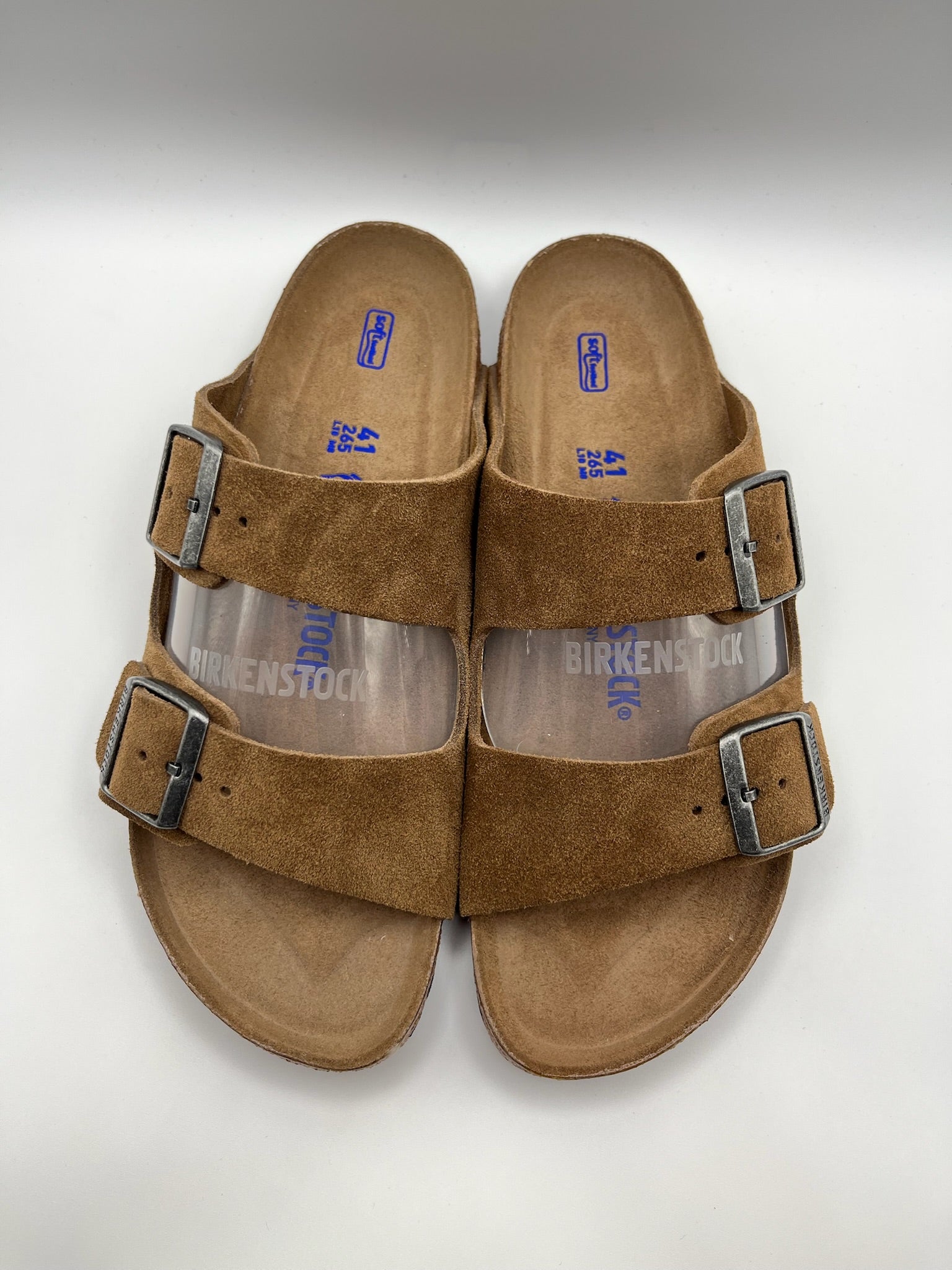 Sandálias Birkenstock Arizona BS Dark Tea Tonal FB Castanho Camurça com Duas Fivelas Ajustáveis e Sola de Cortiça Ergonómica Confortável para Mulher e Homem
