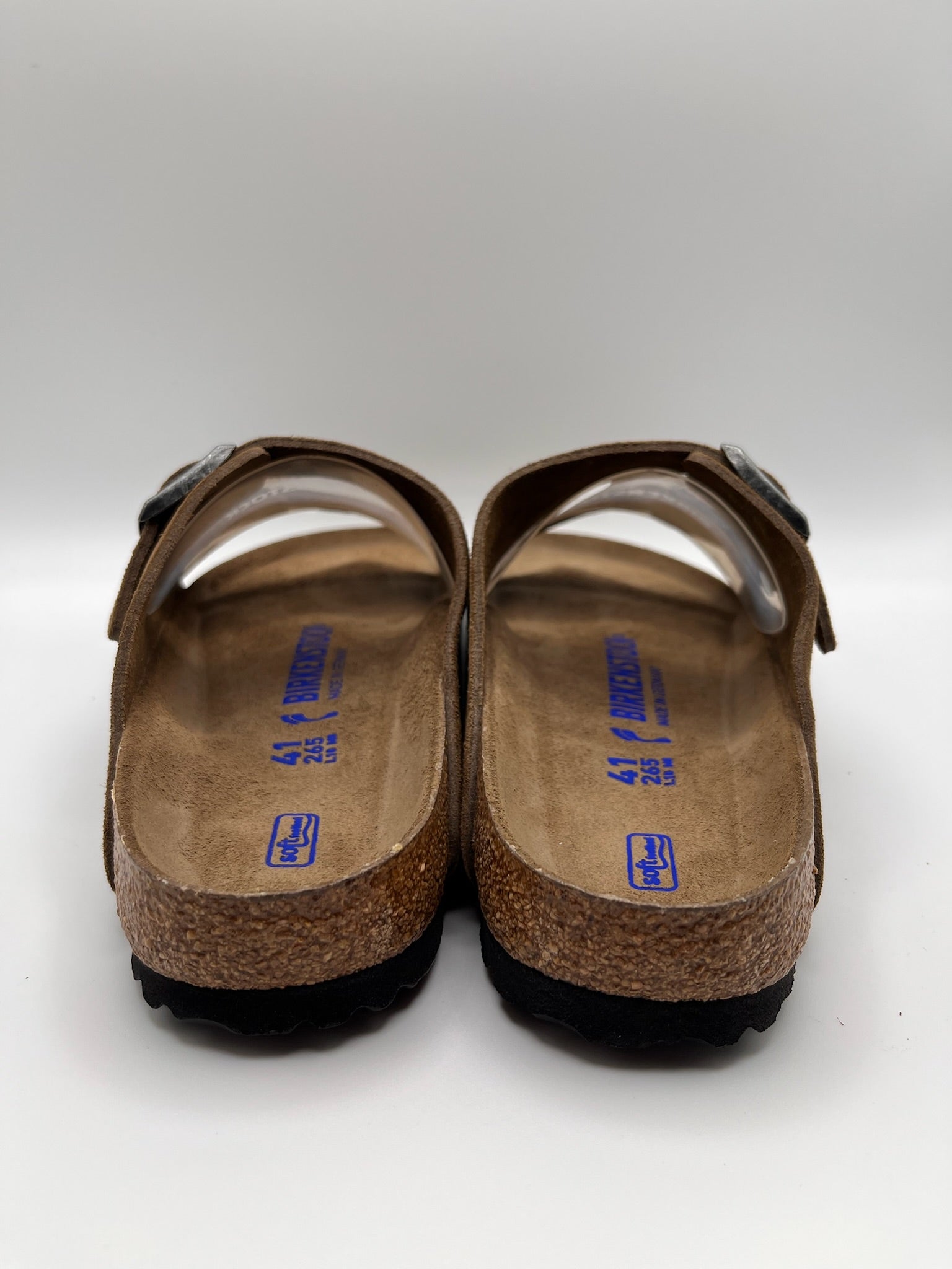 Sandálias Birkenstock Arizona BS Dark Tea Tonal FB Castanho Camurça com Duas Fivelas Ajustáveis e Sola de Cortiça Ergonómica Confortável para Mulher e Homem