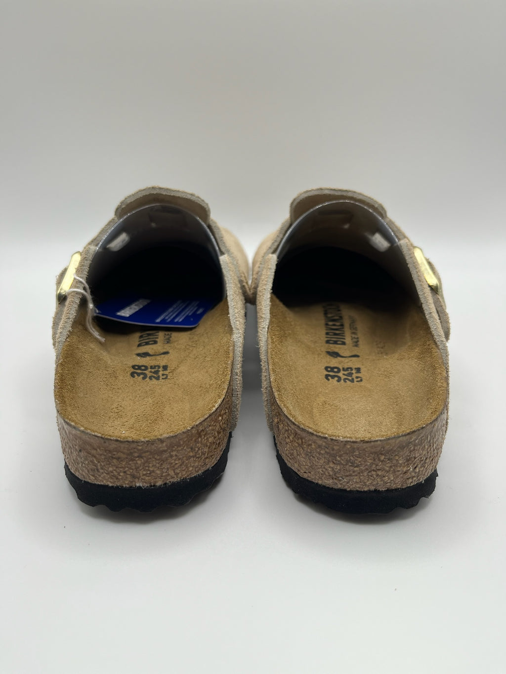 Sapatos Birkenstock Boston BS Sandcastle Bege casuais em camurça, socas confortáveis com fivela ajustável e sola de cortiça, calçado unissexo estilo boho para outono e inverno