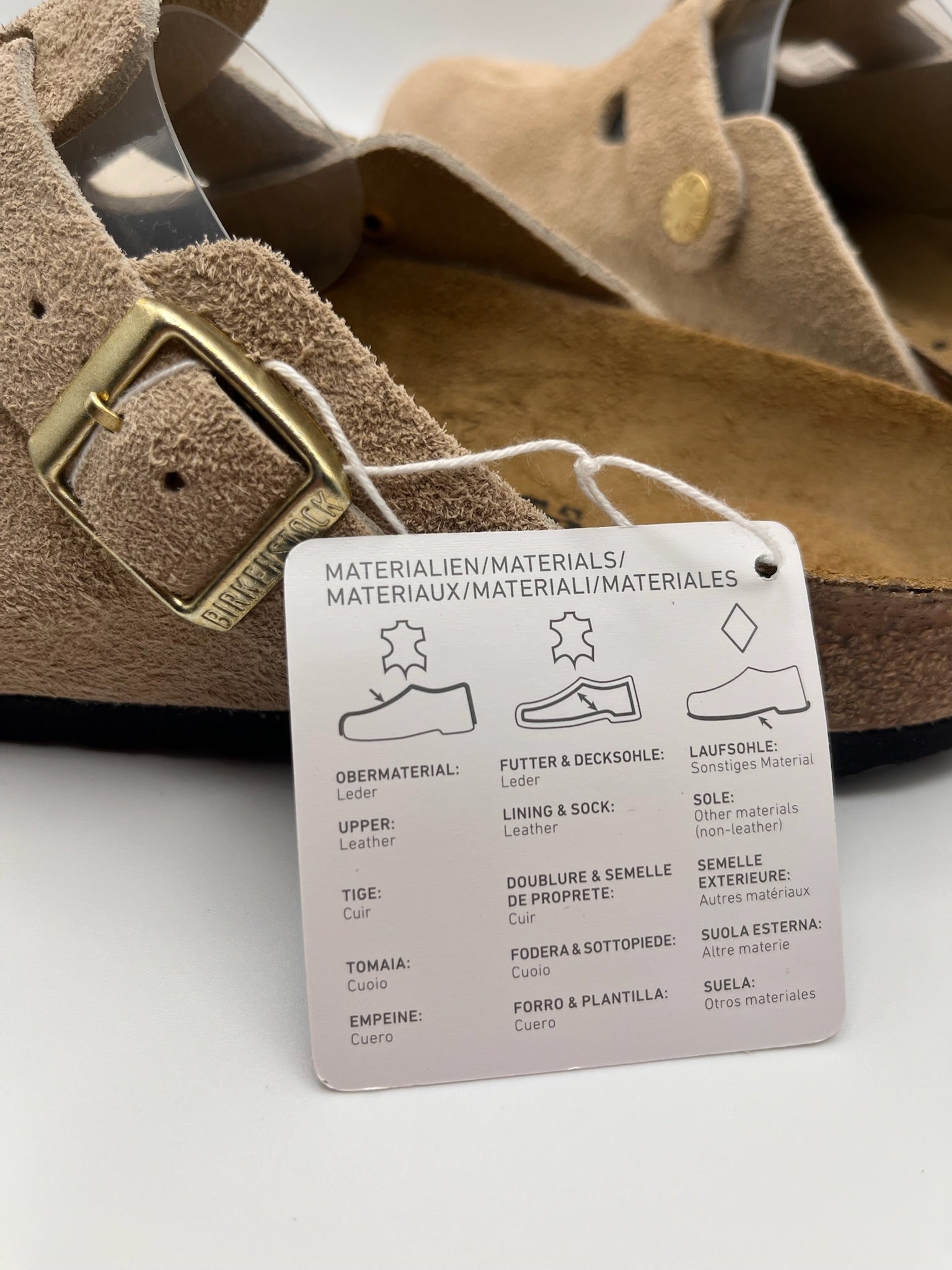 Sapatos Birkenstock Boston BS Sandcastle Bege casuais em camurça, socas confortáveis com fivela ajustável e sola de cortiça, calçado unissexo estilo boho para outono e inverno