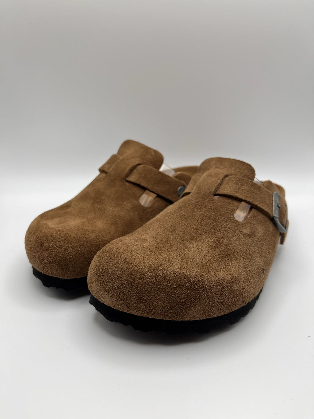 Sapatos Birkenstock Boston BS Dark Tea Tonal FB Castanho Caramelo casuais de camurça com fivela ajustável, socos confortáveis com sola de cortiça ergonómica, calçado unissexo estilo clássico para uso diário