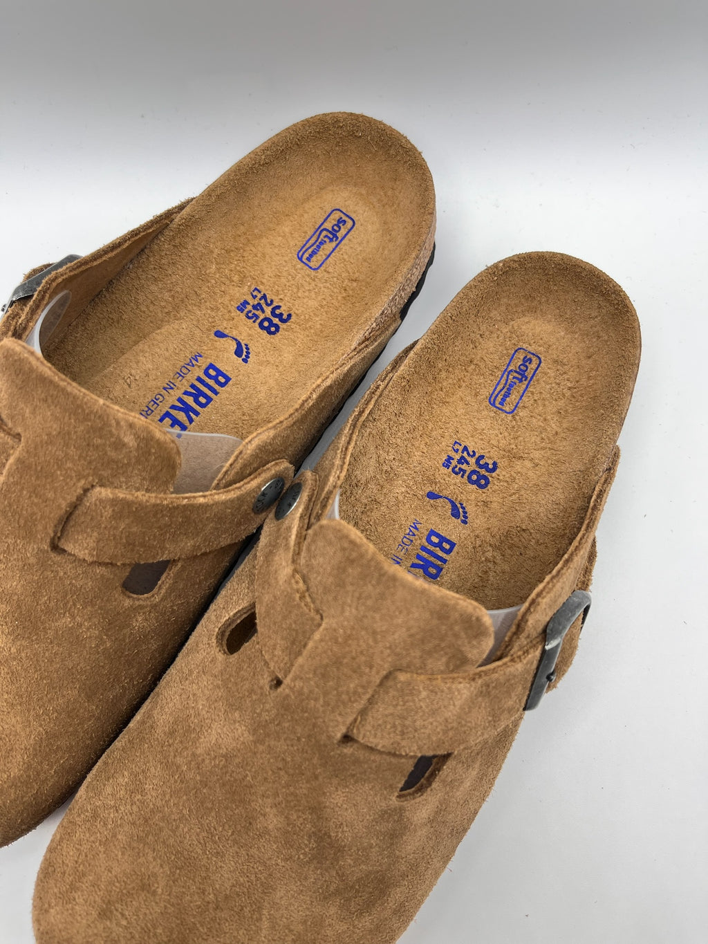 Sapatos Birkenstock Boston BS Dark Tea Tonal FB Castanho Caramelo casuais de camurça com fivela ajustável, socos confortáveis com sola de cortiça ergonómica, calçado unissexo estilo clássico para uso diário