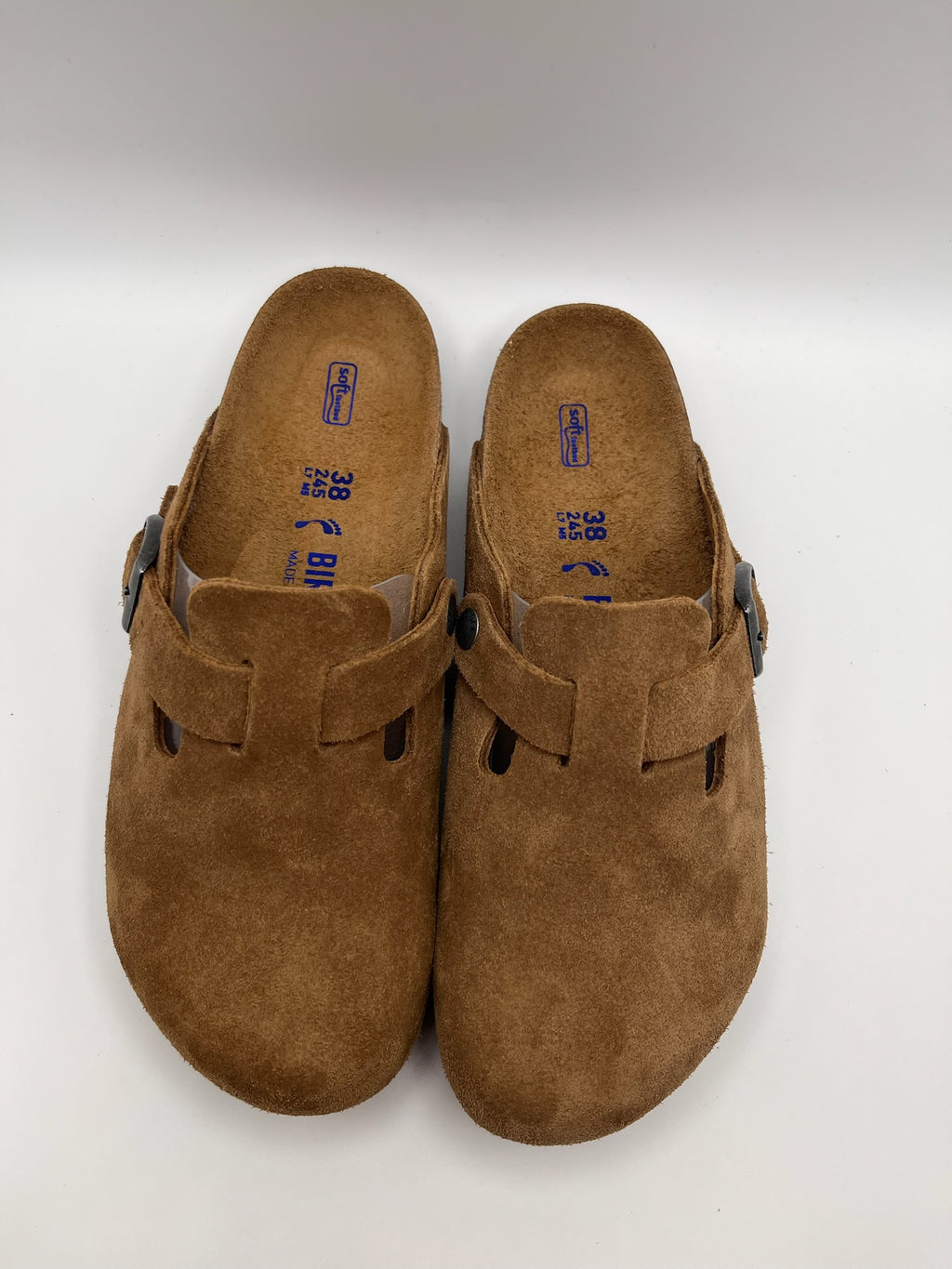 Sapatos Birkenstock Boston BS Dark Tea Tonal FB Castanho Caramelo casuais de camurça com fivela ajustável, socos confortáveis com sola de cortiça ergonómica, calçado unissexo estilo clássico para uso diário