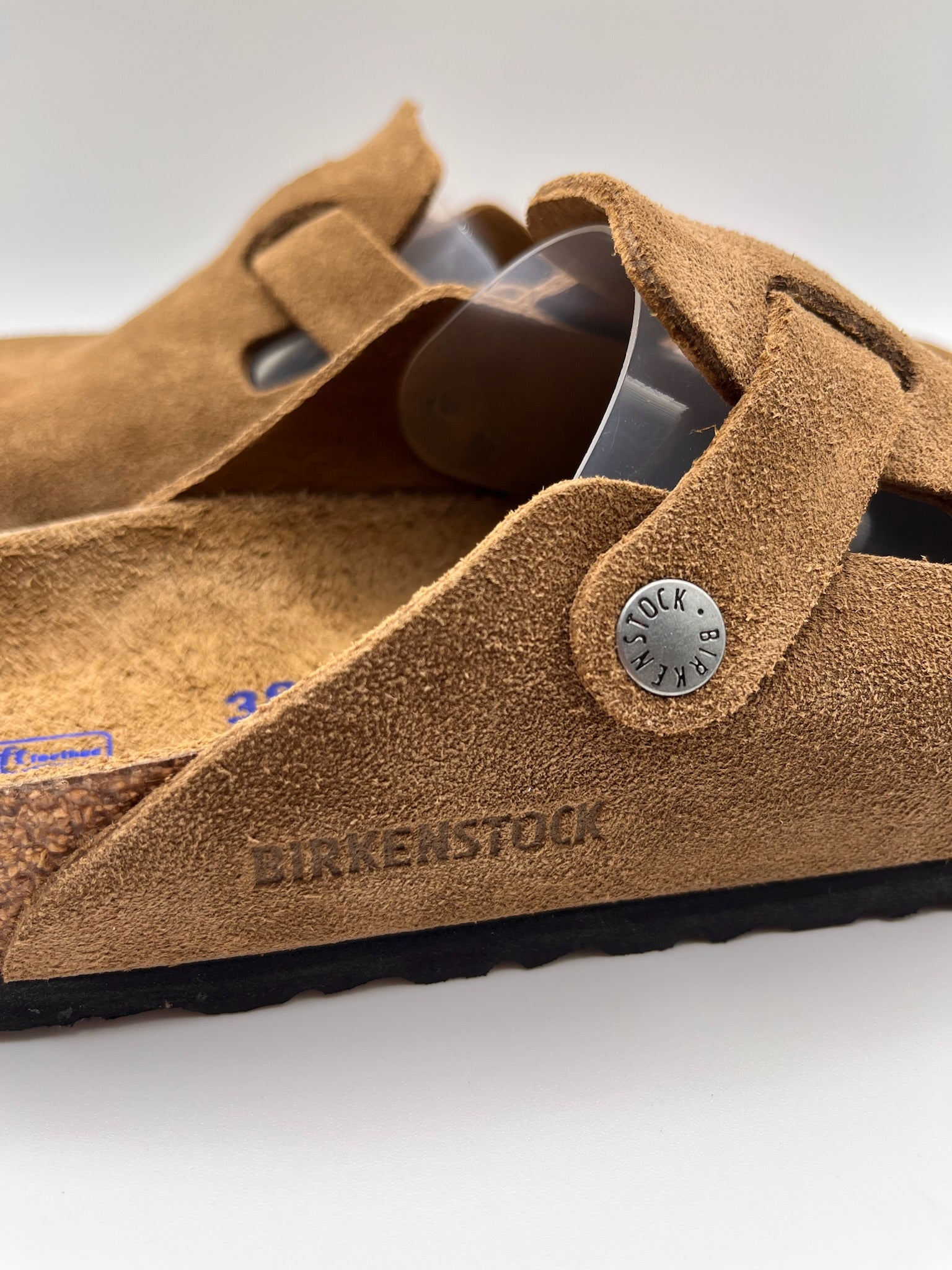Sapatos Birkenstock Boston BS Dark Tea Tonal FB Castanho Caramelo casuais de camurça com fivela ajustável, socos confortáveis com sola de cortiça ergonómica, calçado unissexo estilo clássico para uso diário