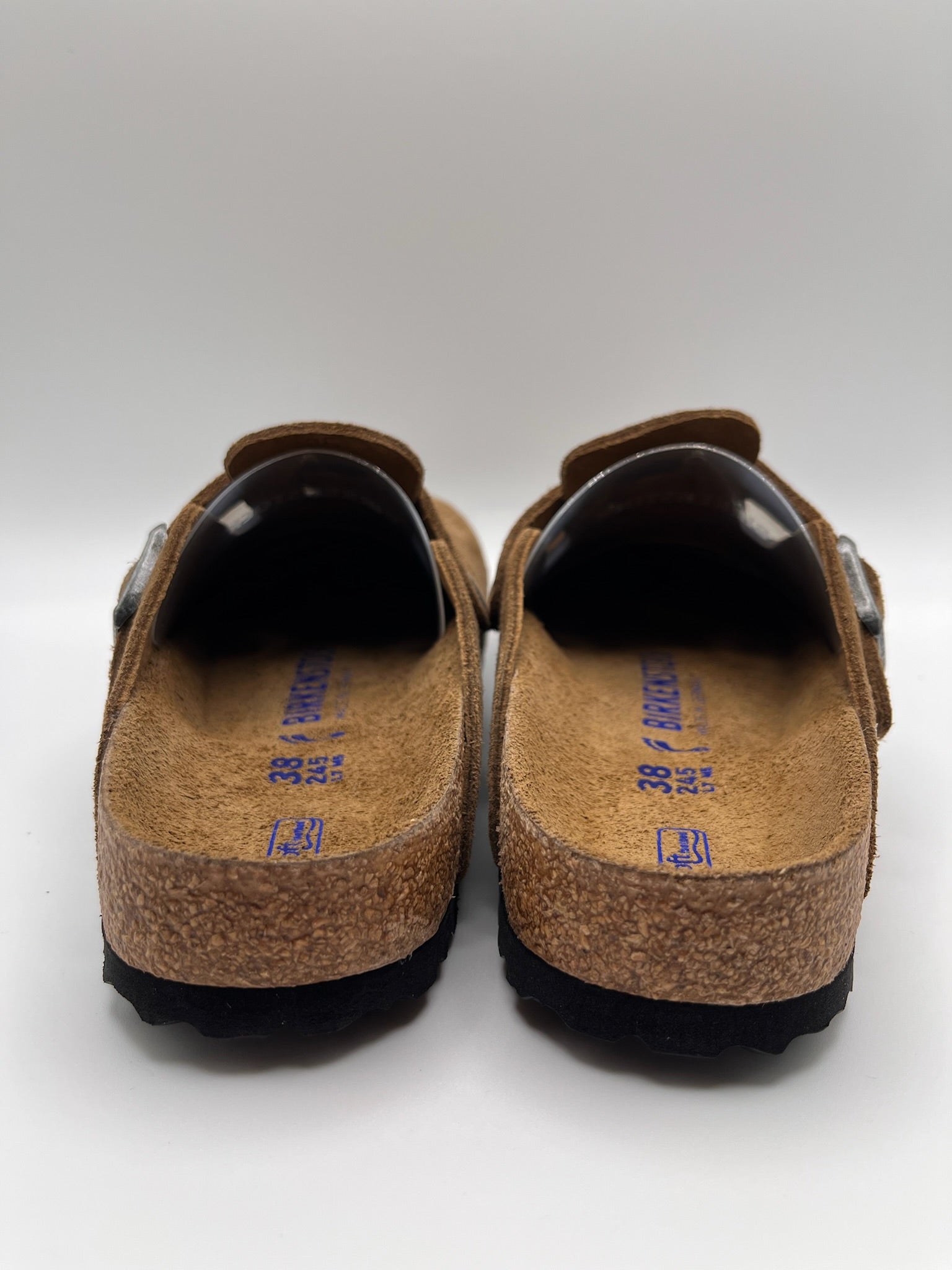 Sapatos Birkenstock Boston BS Dark Tea Tonal FB Castanho Caramelo casuais de camurça com fivela ajustável, socos confortáveis com sola de cortiça ergonómica, calçado unissexo estilo clássico para uso diário