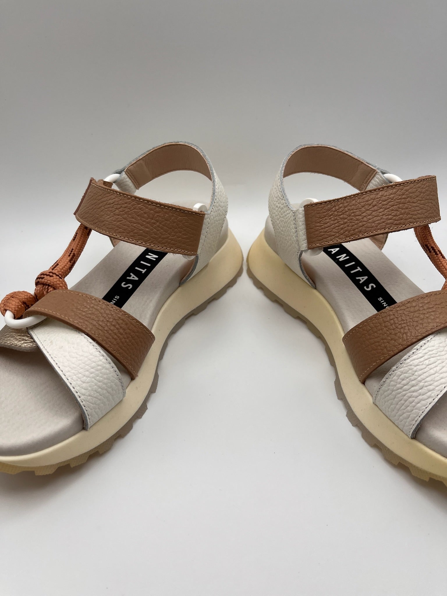 Sandálias Hispanitas Senhora Couro Branco e Castanho Com Plataforma, Sandália Desportiva Ergonómica de Cunha Confortável Casual Com Corda e Fivela, Calçado Moda Feminina Verão