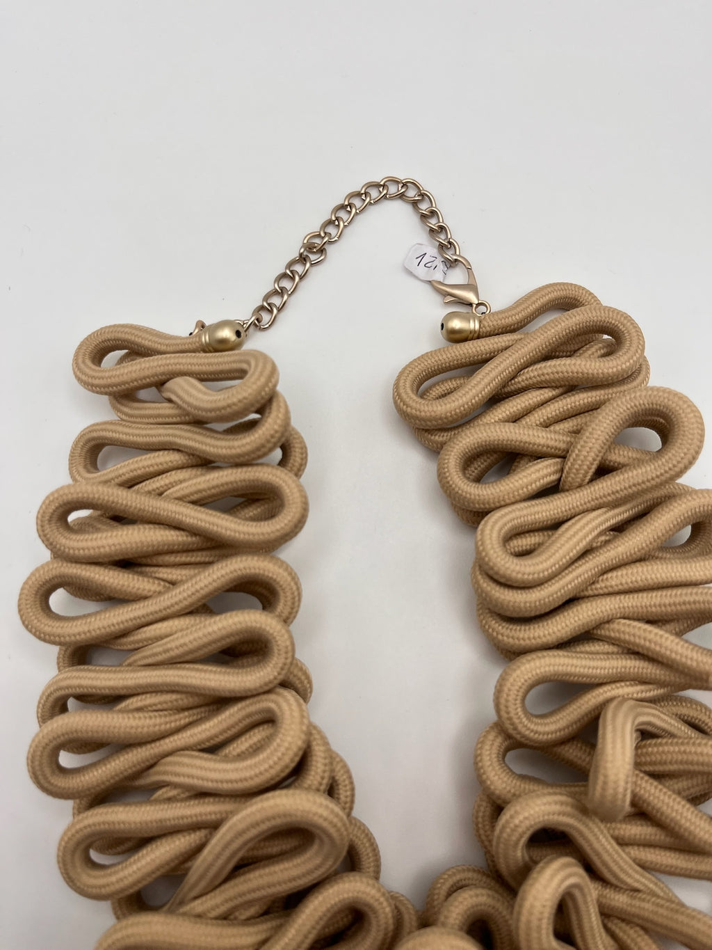 Colar Cervical Artesanal de Corda Náutica Bege, Gargantilha Maxi Colar Feminino de Cordão Entrelaçado com Corrente de Metal Dourada Ajustável, Acessórios e Bijutaria de Moda e Estilo Outono Inverno