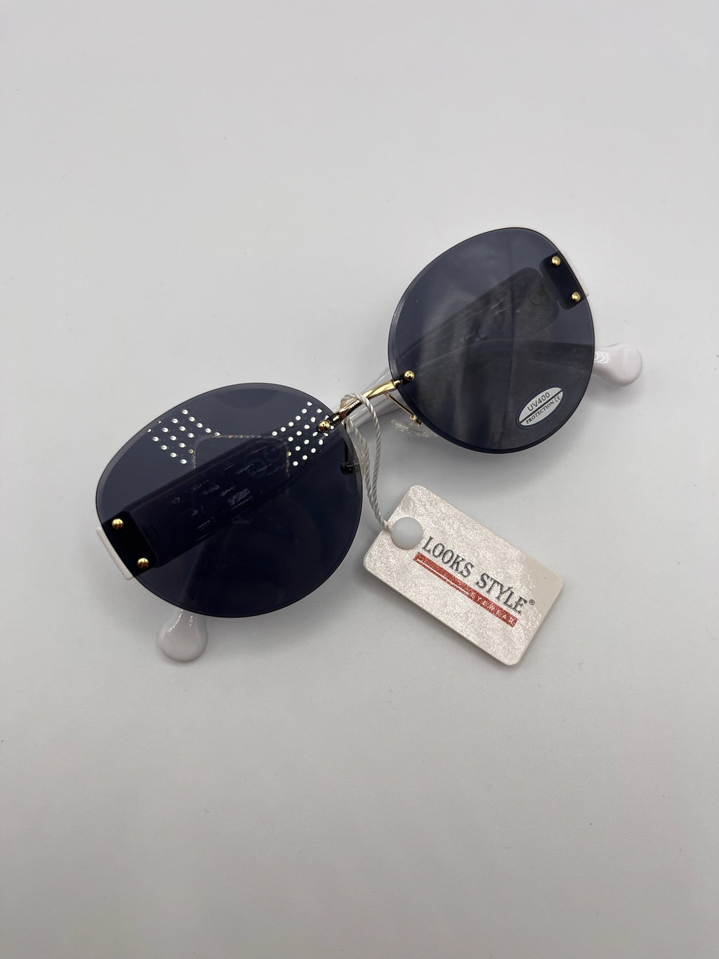 Óculos de Sol Feminino Looks Style Redondo Sem Aro; Lentes Pretas UV400; Hastes Brancas e Ouro; Vintage Luxo