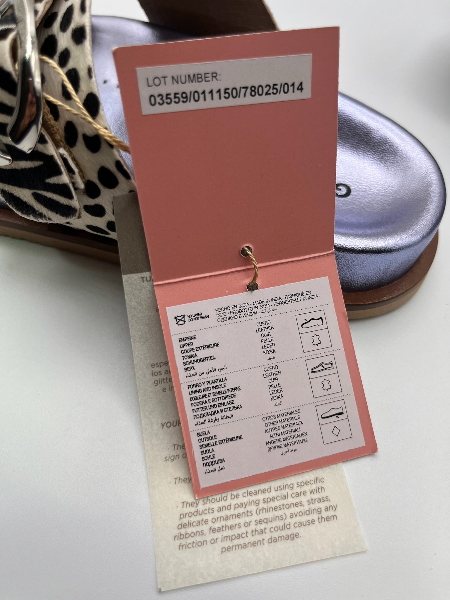 Sandálias Gioseppo Carney Mulher em Pele Padrão Zebra com Fivelas Grandes e Palmilha Azul Anatómica; Chinelos Estilo Birkenstok Confortáveis para Verão; Calçado Feminino Moderno e Elegante