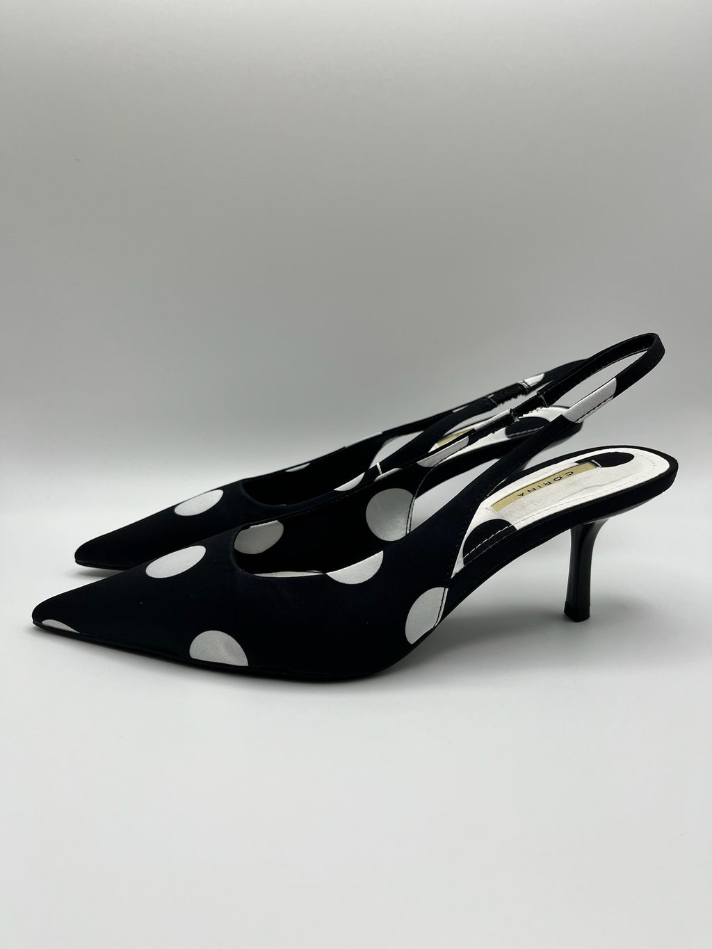 Sapatos de salto médio Corina slingback com padrão de bolas pretas e brancas; sapatos de bico fino elegantes; calçado salto fino agulha feminino para festas e cerimónias