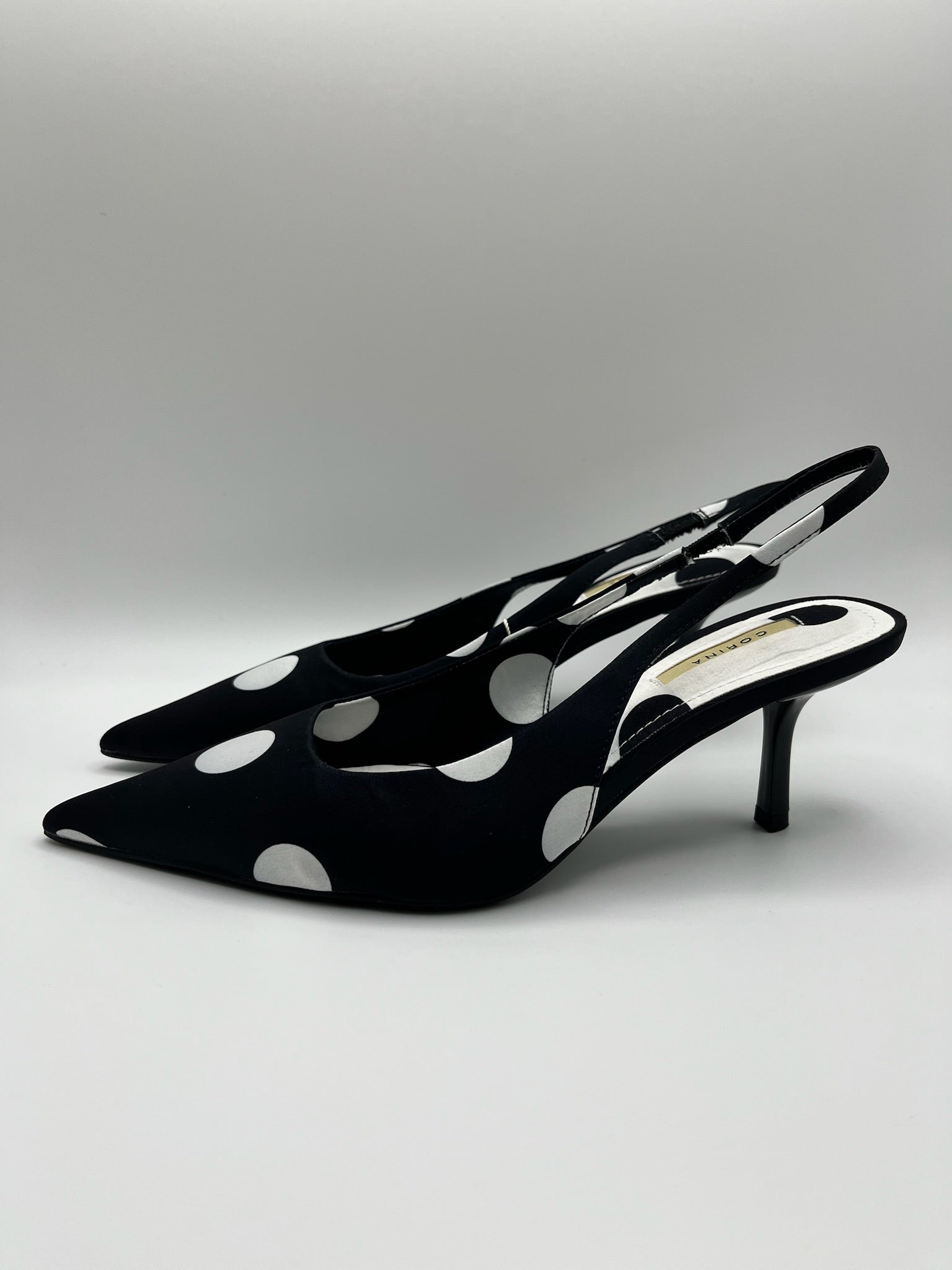 Sapatos de salto médio Corina slingback com padrão de bolas pretas e brancas; sapatos de bico fino elegantes; calçado salto fino agulha feminino para festas e cerimónias
