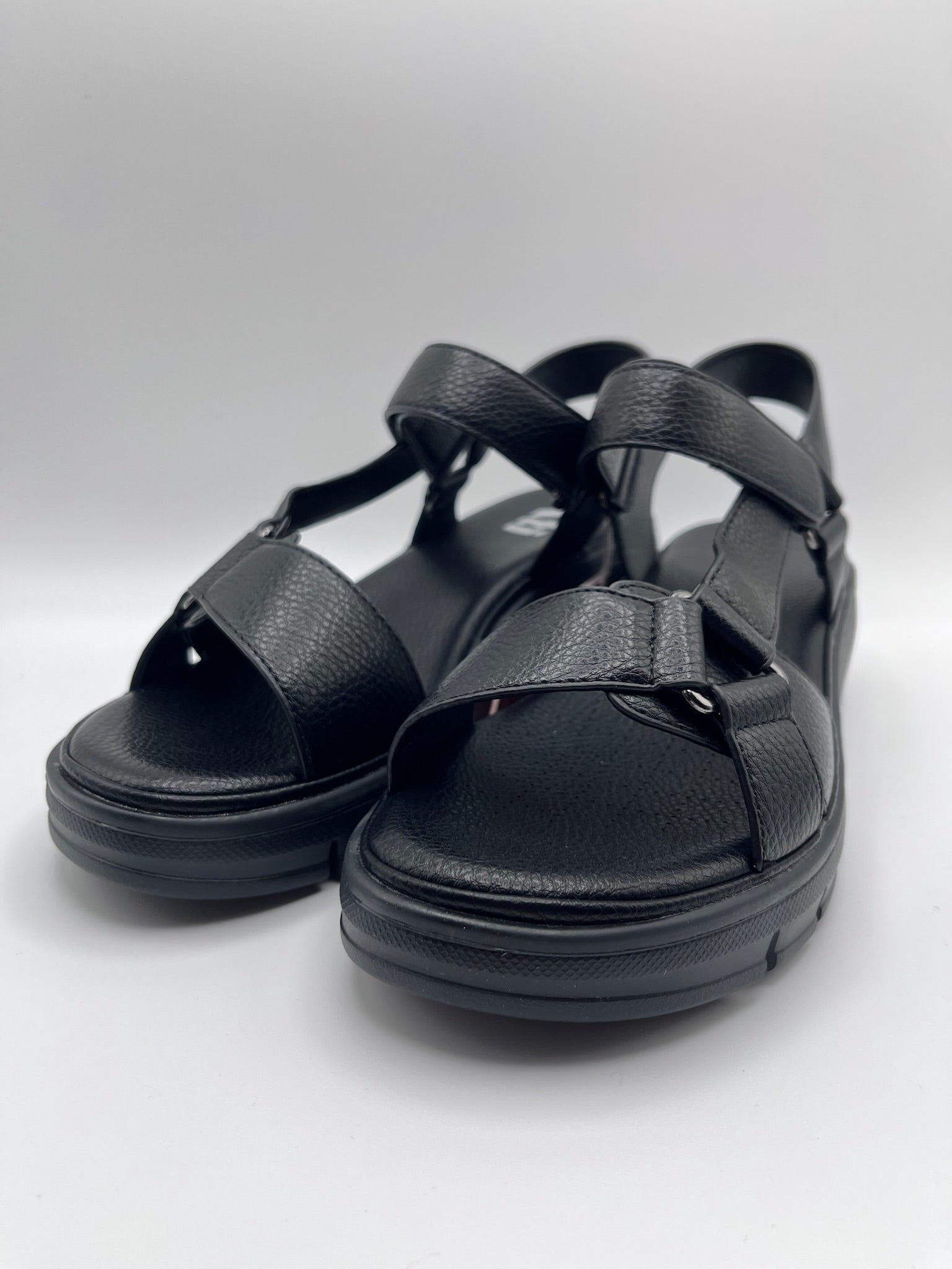 Sandálias de Cunha Xti Femininas Pretas; Sandália de Plataforma Confortável com Tiras Ajustáveis de Velcro para Mulher; Calçado de Verão Tendência Casual e Elegante