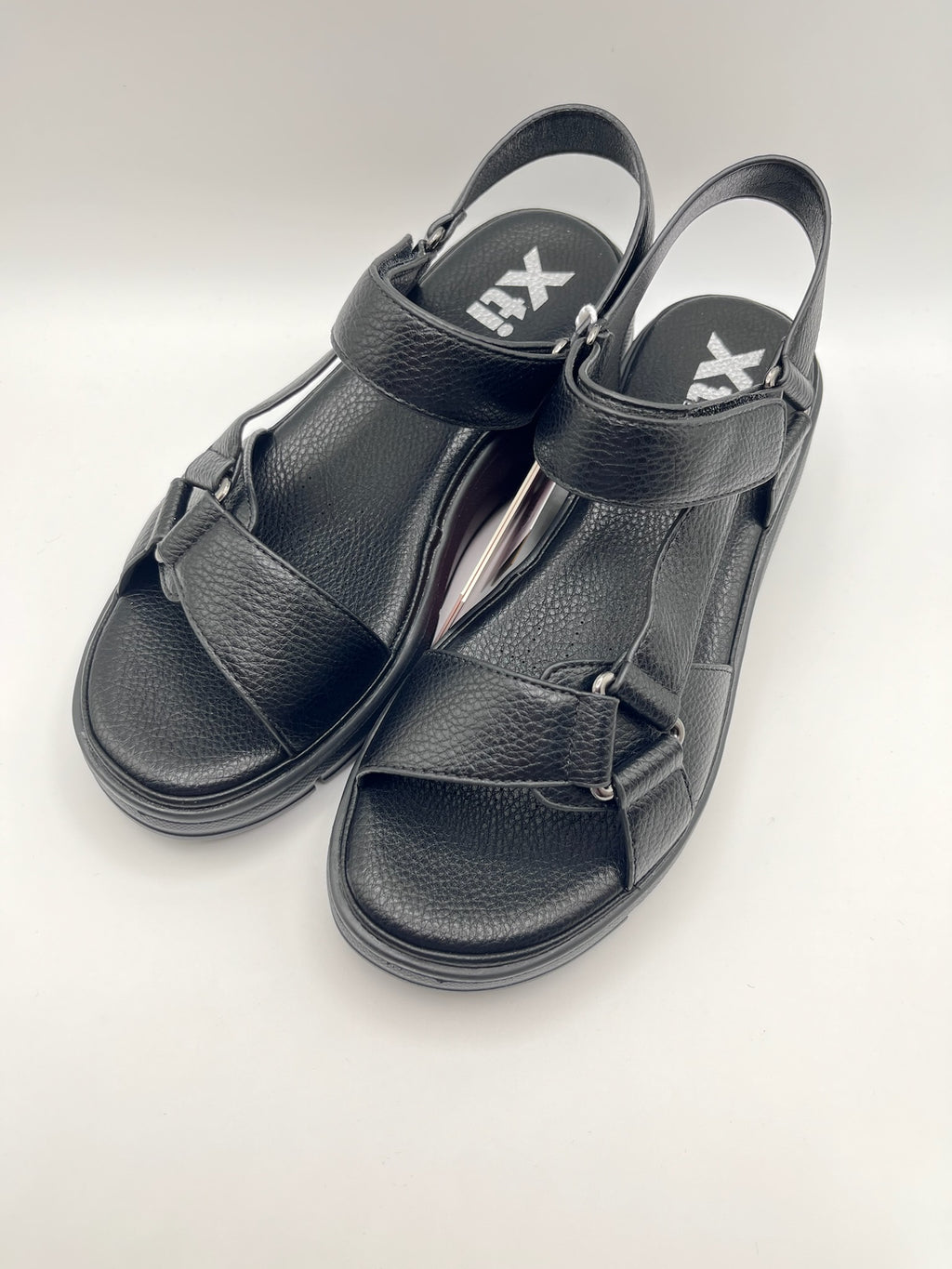 Sandálias de Cunha Xti Femininas Pretas; Sandália de Plataforma Confortável com Tiras Ajustáveis de Velcro para Mulher; Calçado de Verão Tendência Casual e Elegante