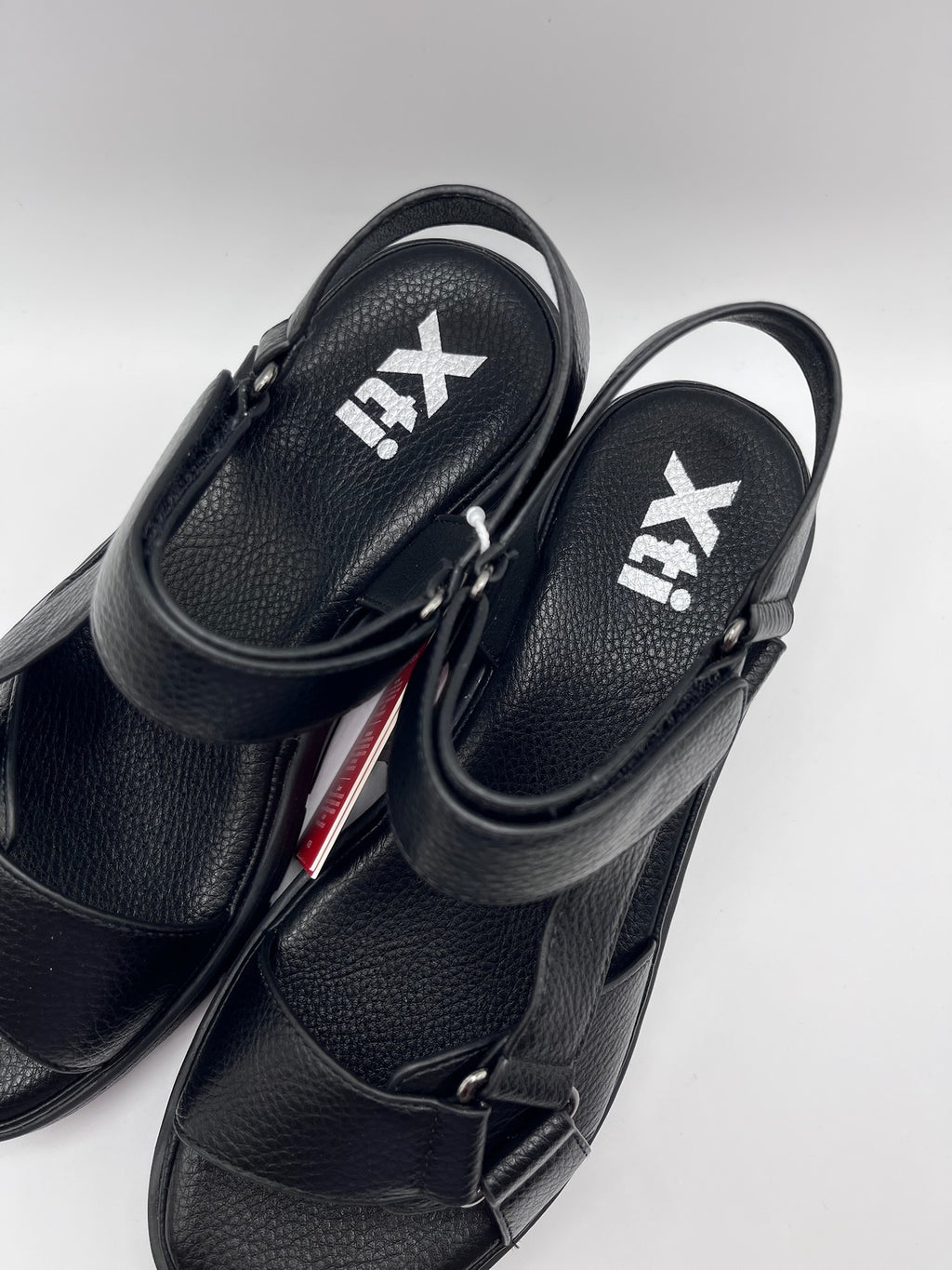 Sandálias de Cunha Xti Femininas Pretas; Sandália de Plataforma Confortável com Tiras Ajustáveis de Velcro para Mulher; Calçado de Verão Tendência Casual e Elegante