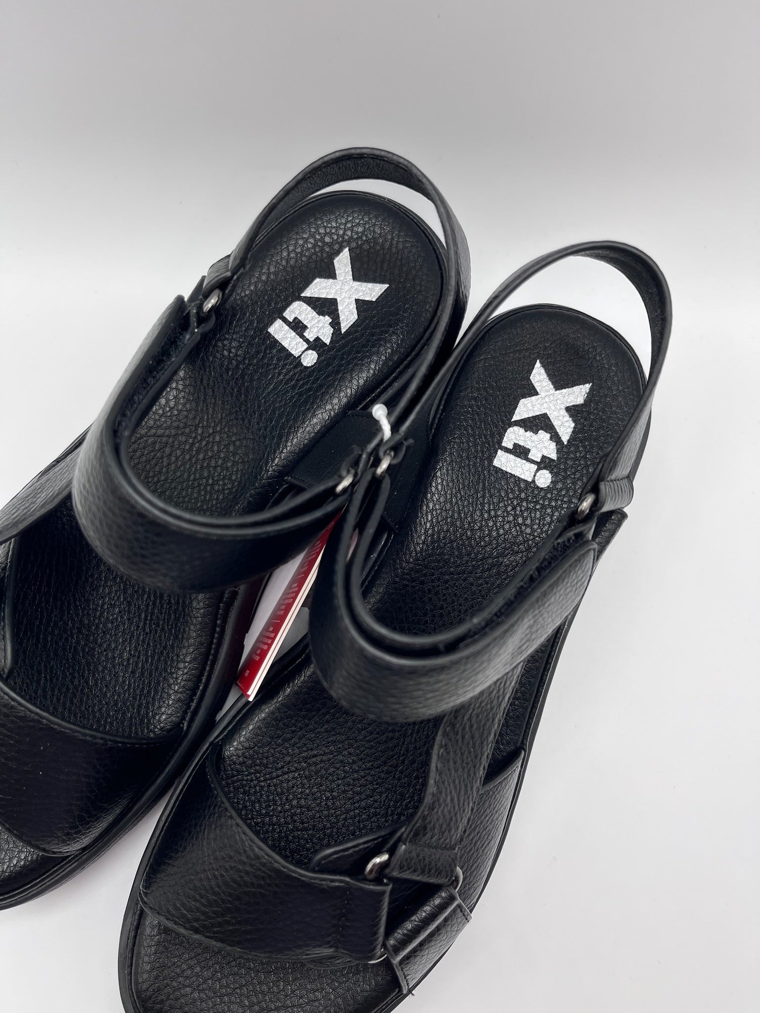 Sandálias de Cunha Xti Femininas Pretas; Sandália de Plataforma Confortável com Tiras Ajustáveis de Velcro para Mulher; Calçado de Verão Tendência Casual e Elegante