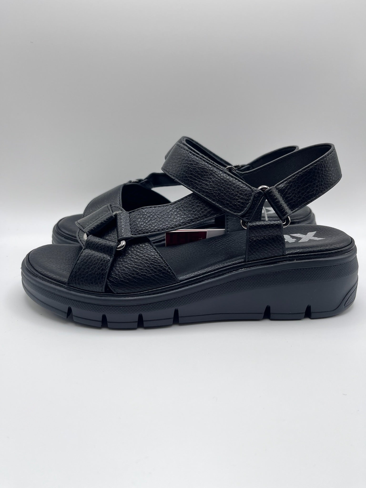 Sandálias de Cunha Xti Femininas Pretas; Sandália de Plataforma Confortável com Tiras Ajustáveis de Velcro para Mulher; Calçado de Verão Tendência Casual e Elegante