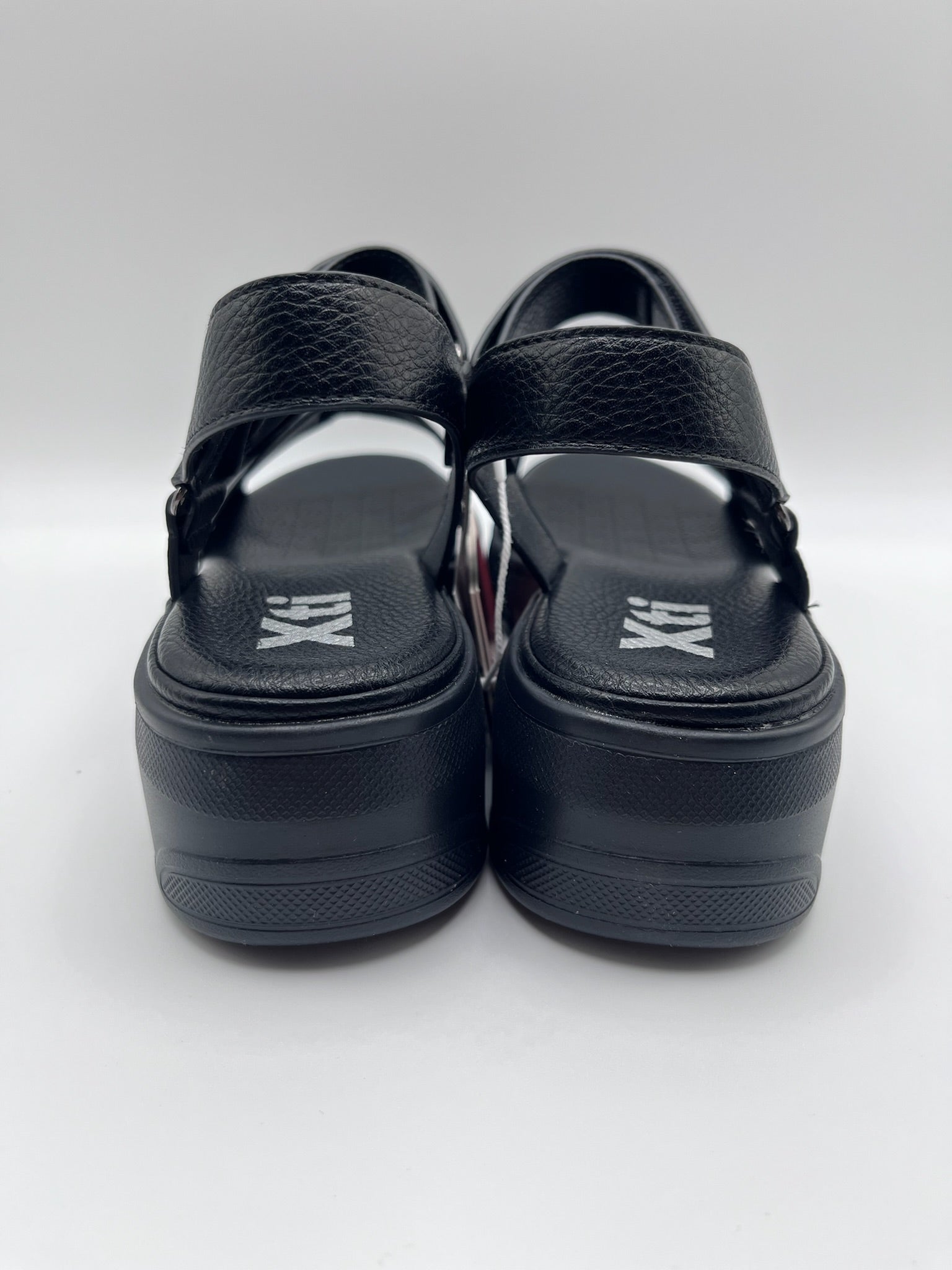 Sandálias de Cunha Xti Femininas Pretas; Sandália de Plataforma Confortável com Tiras Ajustáveis de Velcro para Mulher; Calçado de Verão Tendência Casual e Elegante