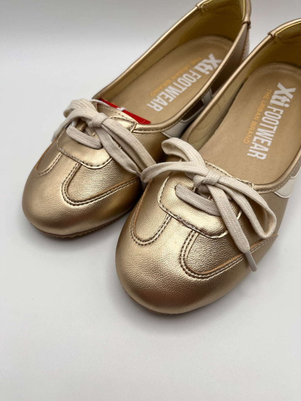 Sapatilhas Casuais Femininas Xti Dourado Oro em Camurça e Lona; Sabrinas Sapatos Tenis Modelo Balangai super Confortáveis