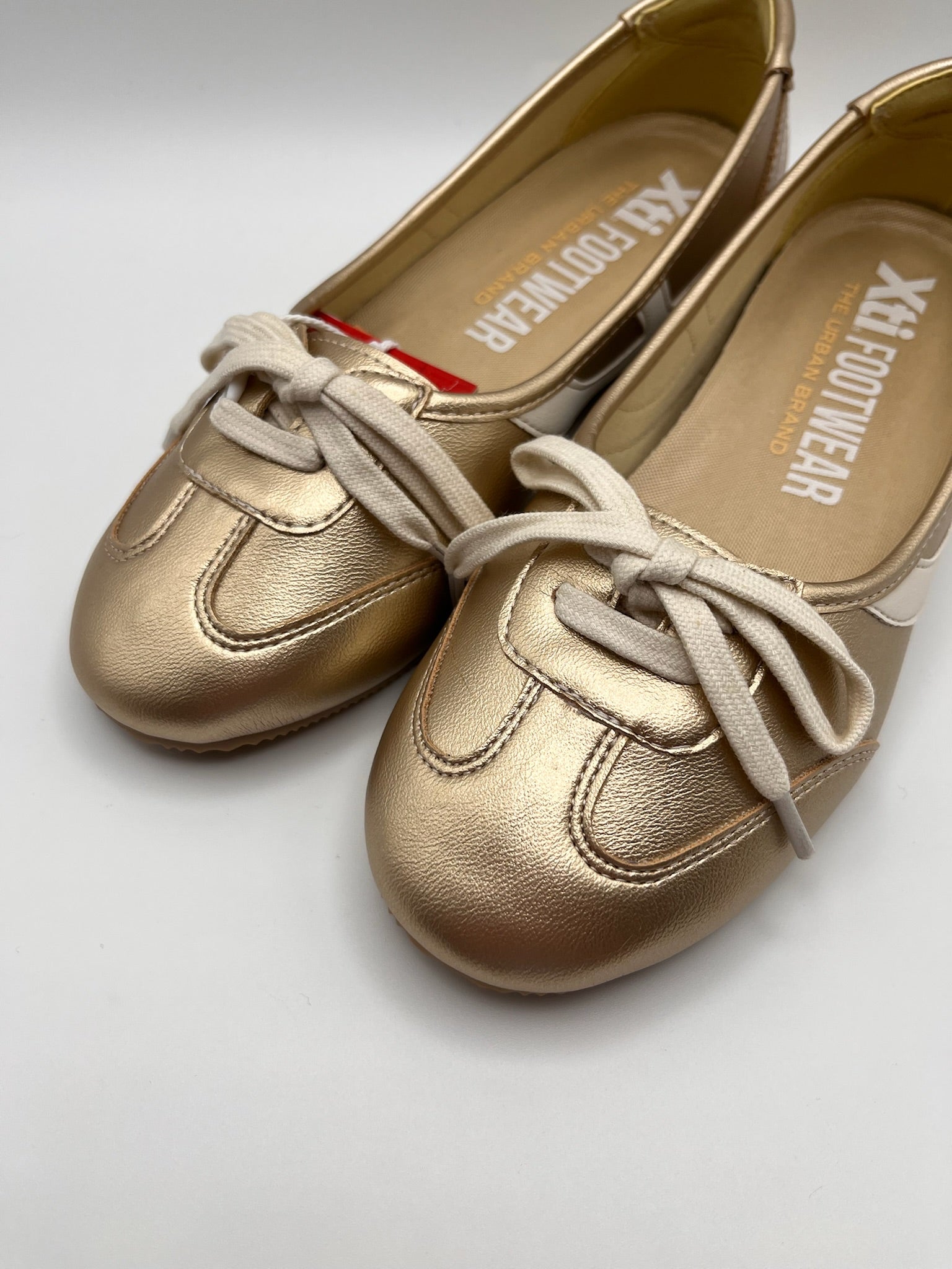 Sapatilhas Casuais Femininas Xti Dourado Oro em Camurça e Lona; Sabrinas Sapatos Tenis Modelo Balangai super Confortáveis