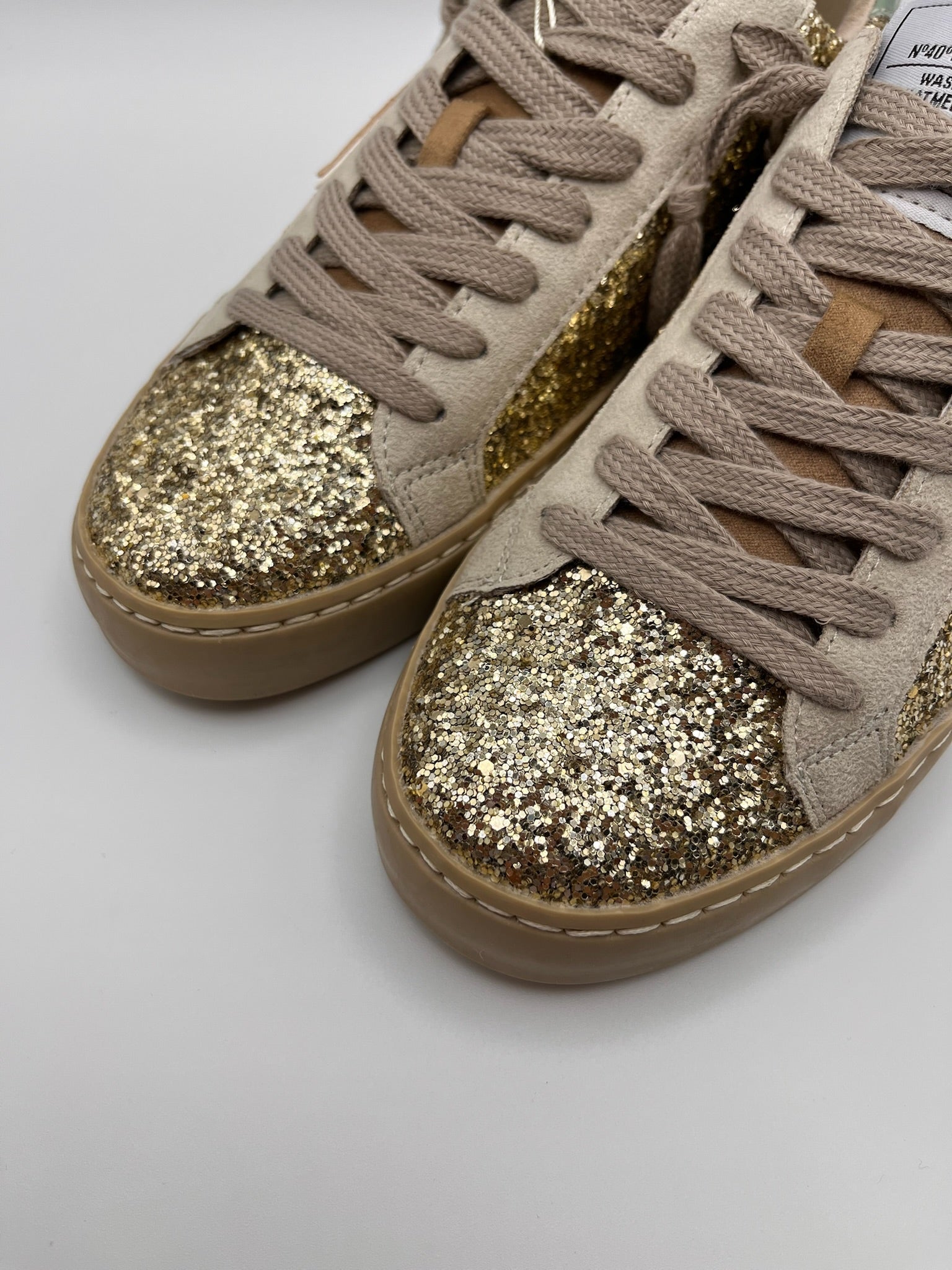 Sapatilhas Femininas Brilhantes com Glitter Dourado; Ténis Corina Casual de Moda com Detalhe de Raio Bege Azul e Sola Confortável; Calçado Estiloso para Senhora