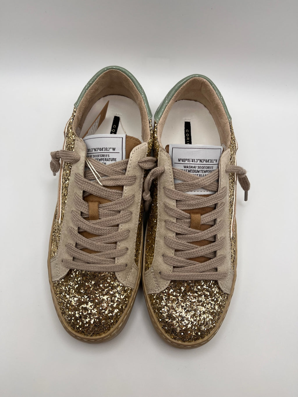 Sapatilhas Femininas Brilhantes com Glitter Dourado; Ténis Corina Casual de Moda com Detalhe de Raio Bege Azul e Sola Confortável; Calçado Estiloso para Senhora