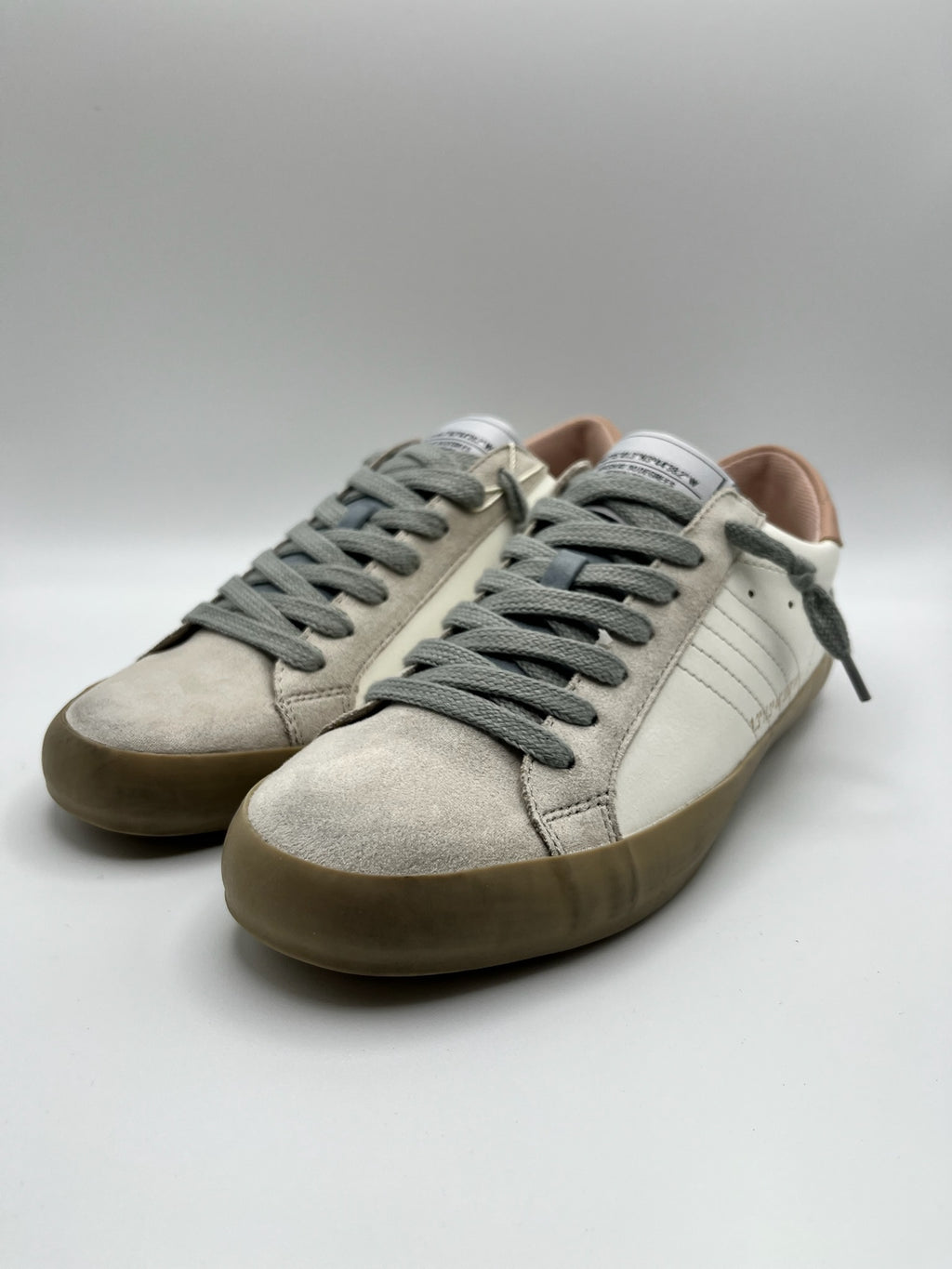 Sapatilhas Corina Femininas de Pele e Camurça cinza; Ténis Casuais Confortáveis Estilo Urbano Retro Azul e Rosa; Sapatos de Desporto Brancos com Sola de Borracha Camelo