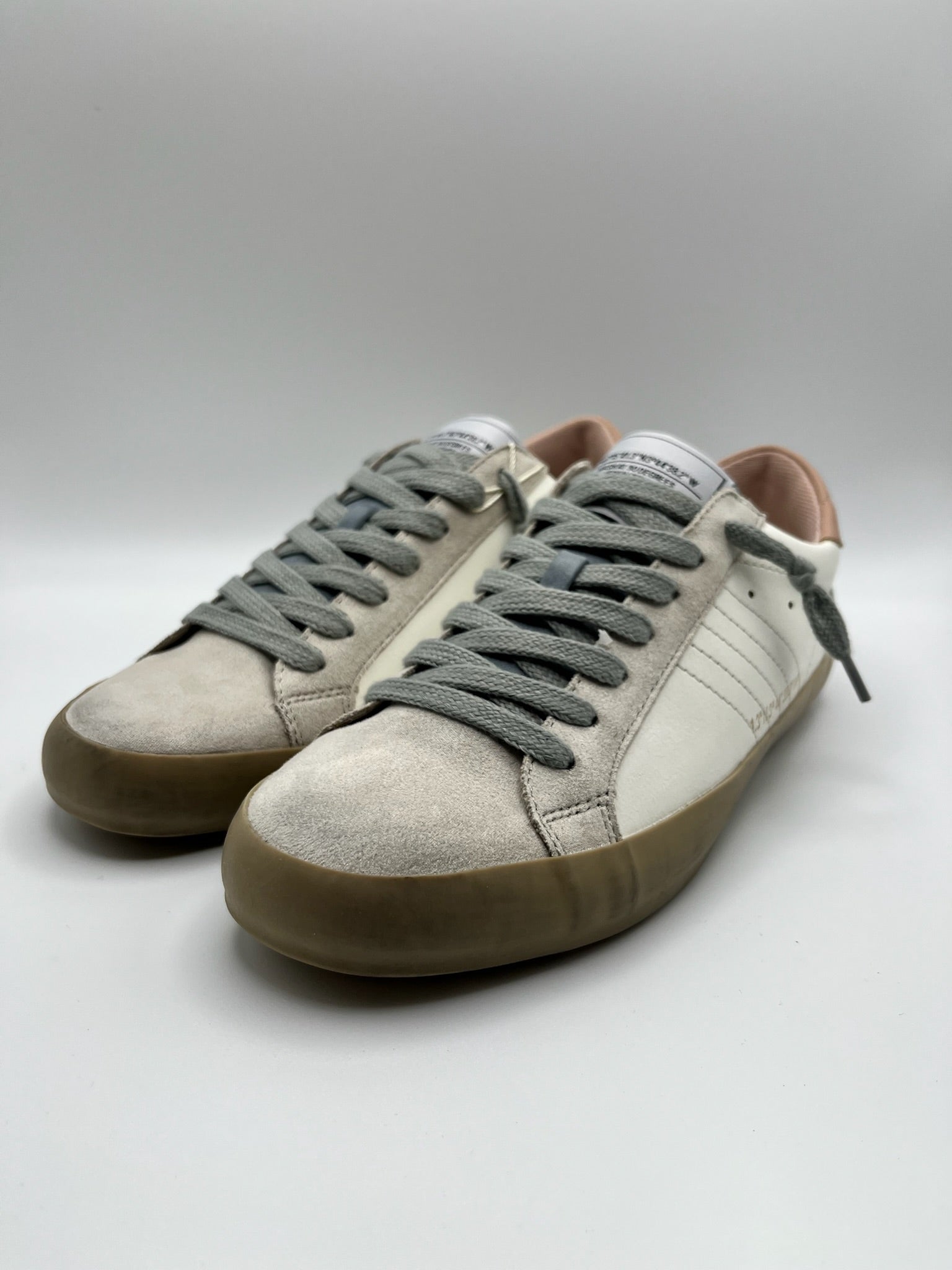 Sapatilhas Corina Femininas de Pele e Camurça cinza; Ténis Casuais Confortáveis Estilo Urbano Retro Azul e Rosa; Sapatos de Desporto Brancos com Sola de Borracha Camelo