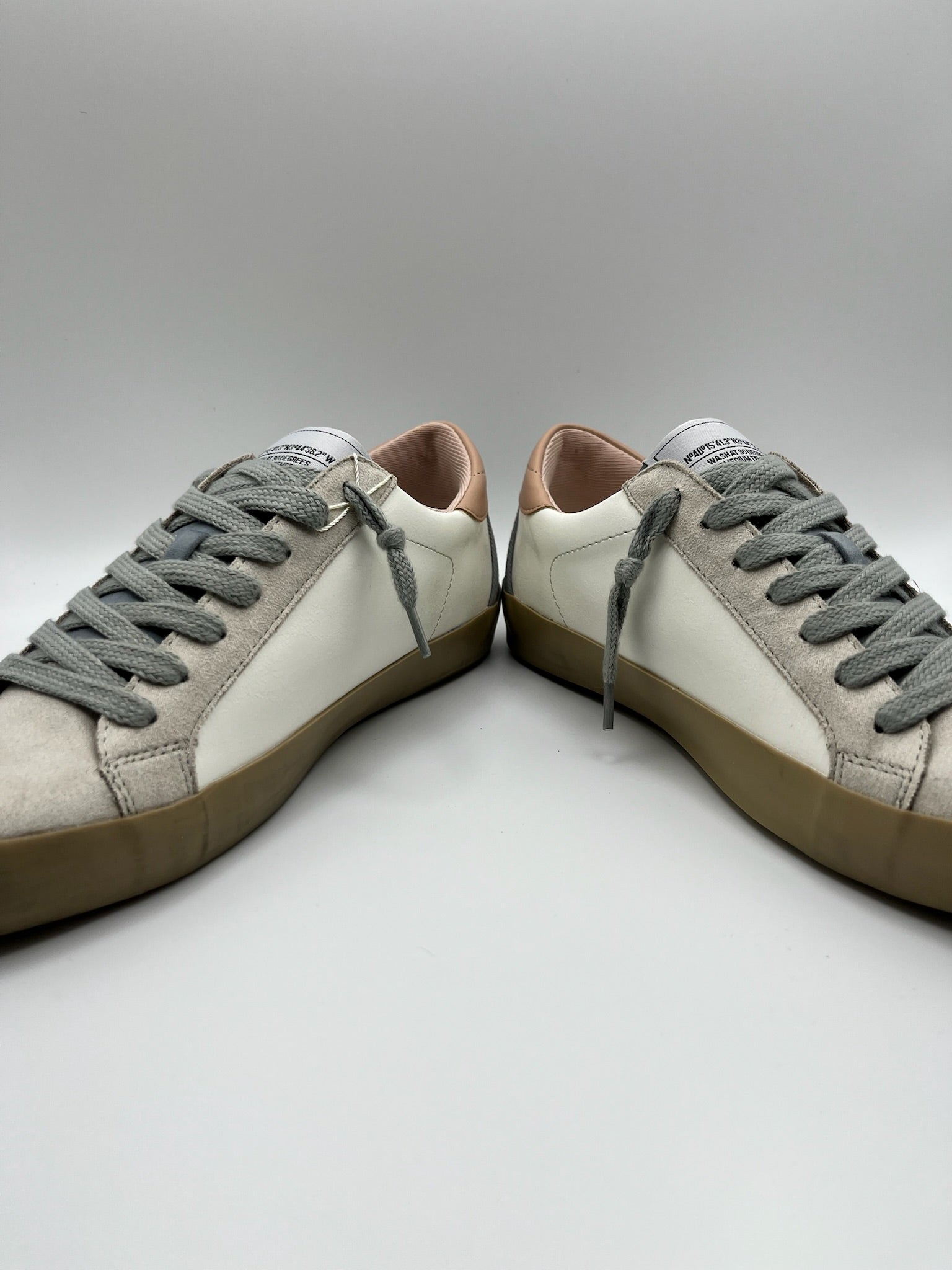 Sapatilhas Corina Femininas de Pele e Camurça cinza; Ténis Casuais Confortáveis Estilo Urbano Retro Azul e Rosa; Sapatos de Desporto Brancos com Sola de Borracha Camelo
