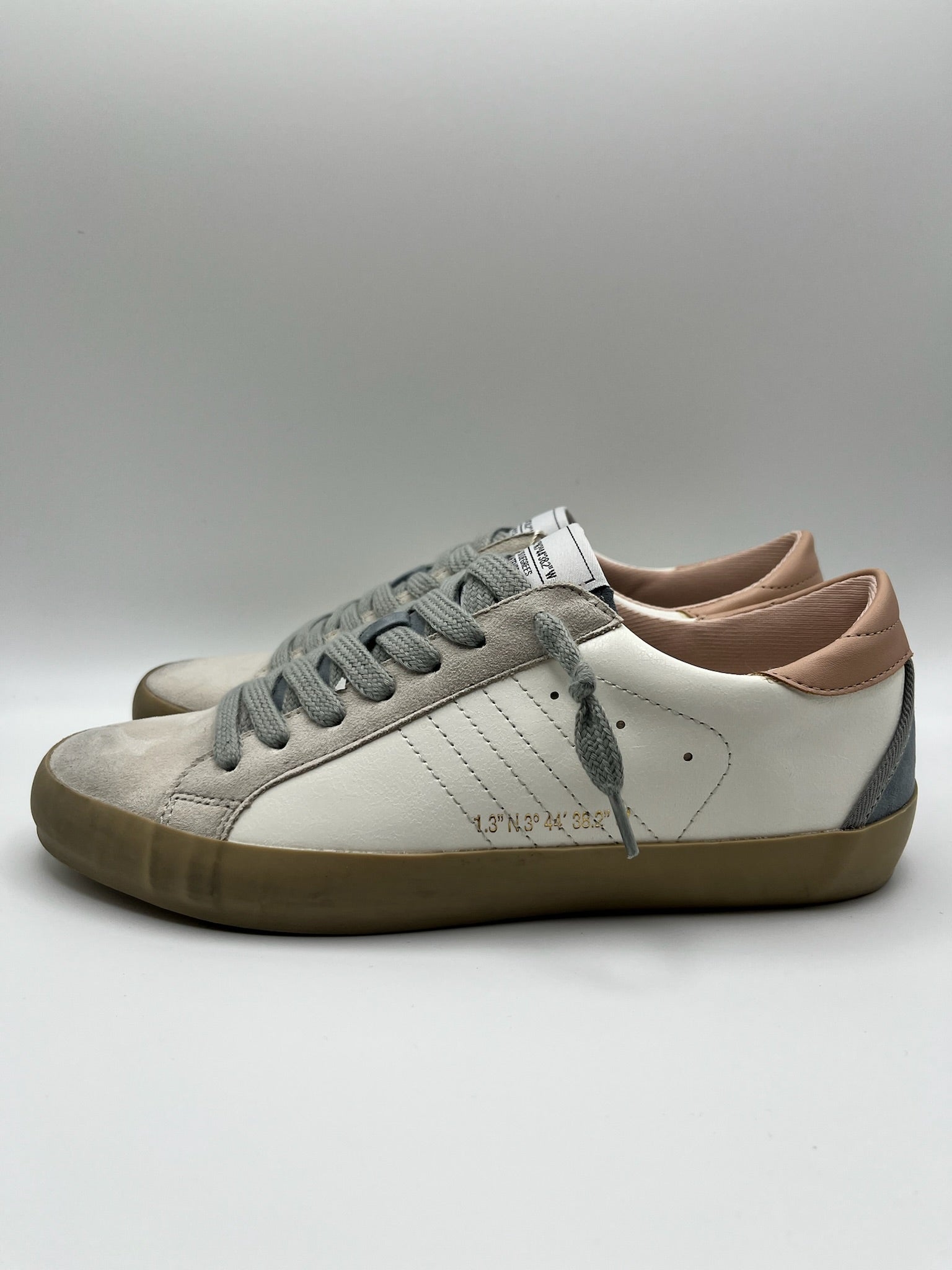 Sapatilhas Corina Femininas de Pele e Camurça cinza; Ténis Casuais Confortáveis Estilo Urbano Retro Azul e Rosa; Sapatos de Desporto Brancos com Sola de Borracha Camelo
