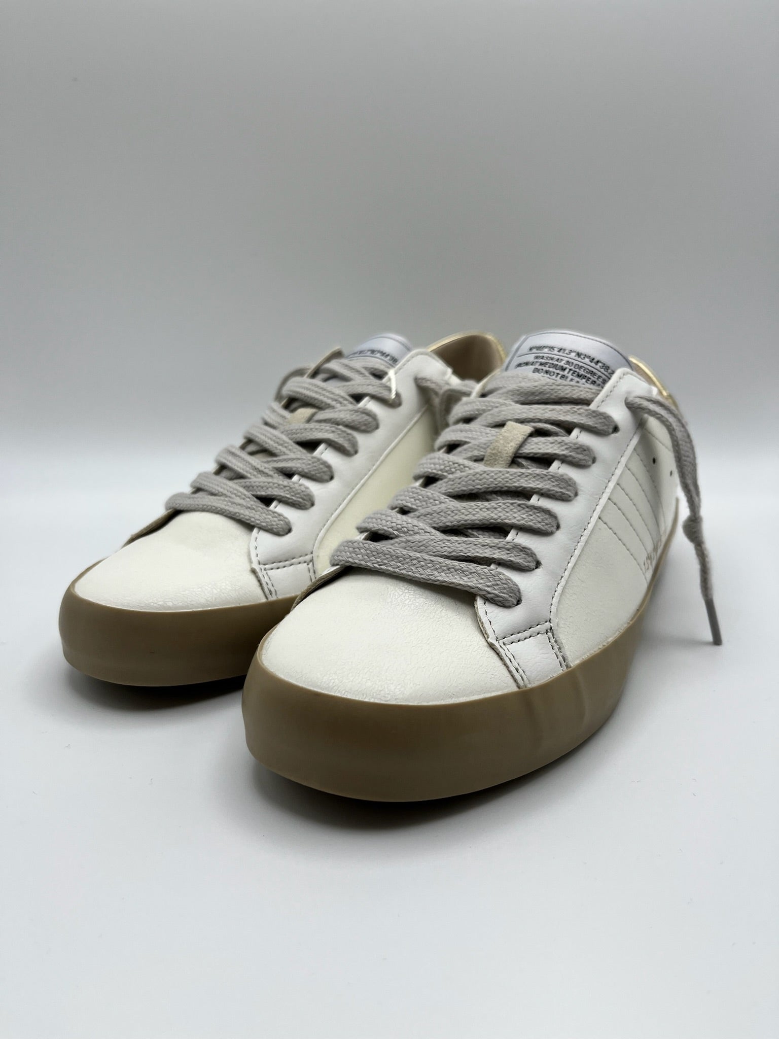 Sapatilhas Corina Femininas de Pele e Camurça; Ténis Casuais Confortáveis Estilo Urbano Retro Branco e Dourado Oro; Sapatos de Desporto com Sola de Borracha Camelo