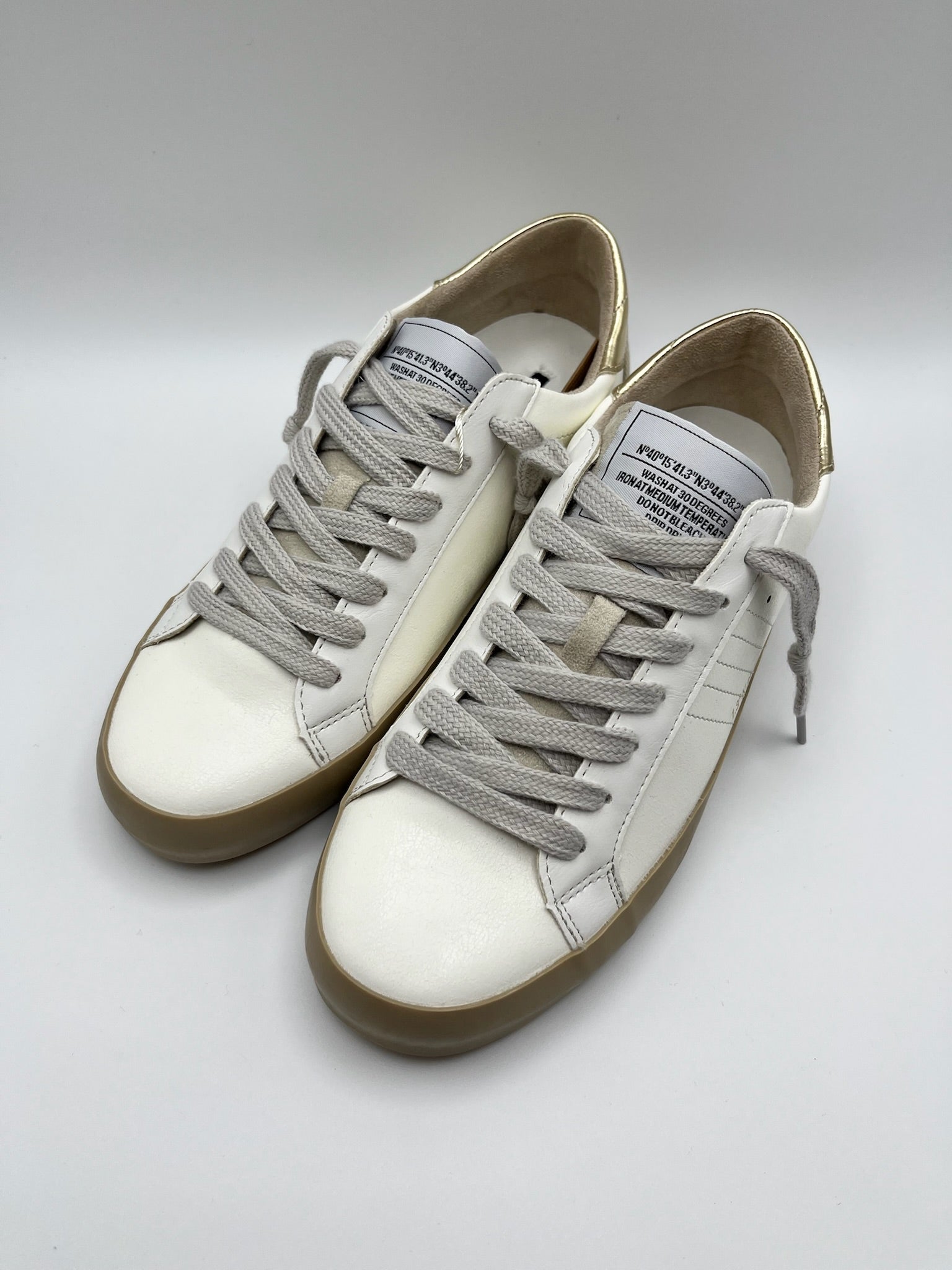 Sapatilhas Corina Femininas de Pele e Camurça; Ténis Casuais Confortáveis Estilo Urbano Retro Branco e Dourado Oro; Sapatos de Desporto com Sola de Borracha Camelo