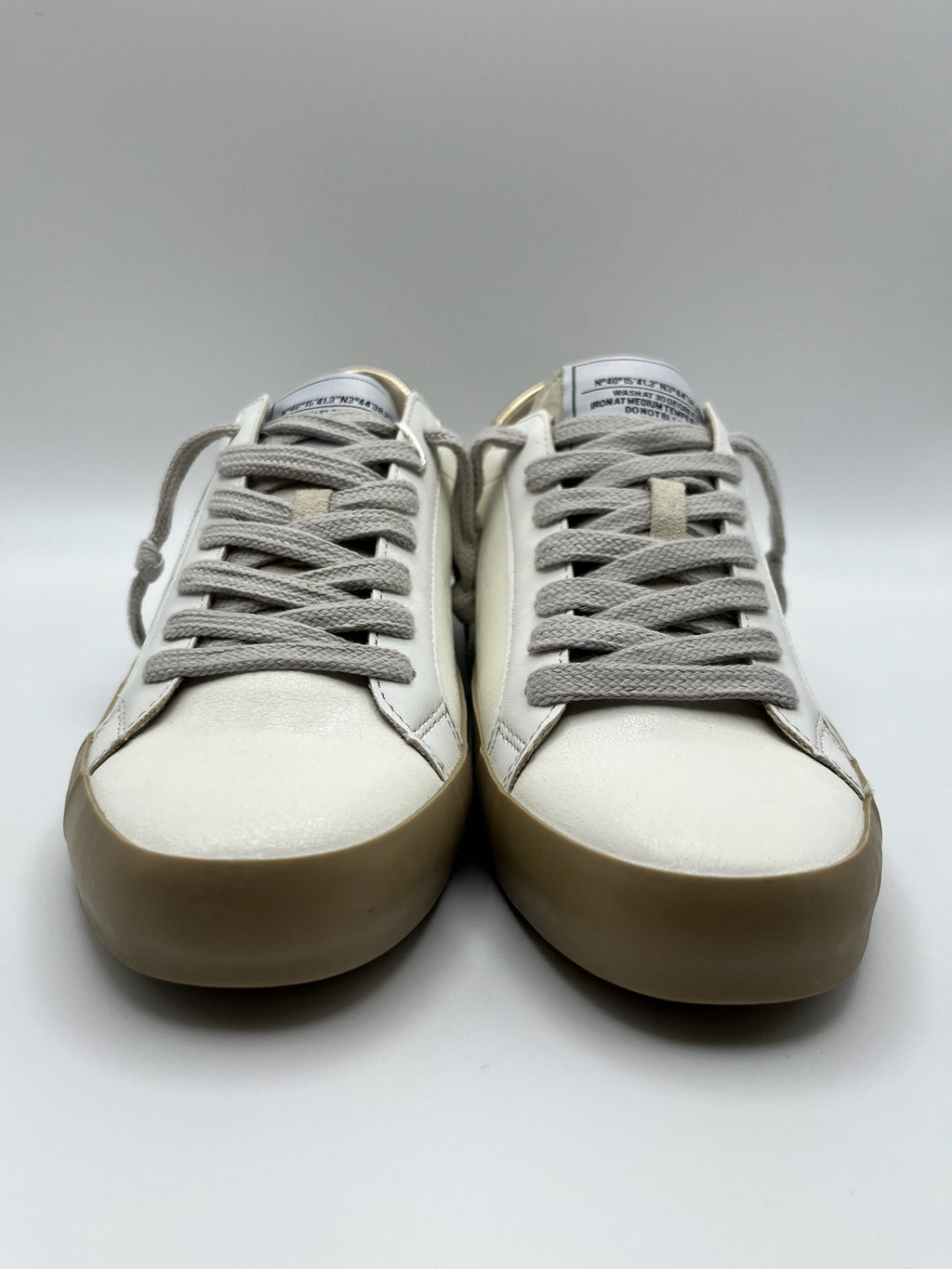 Sapatilhas Corina Femininas de Pele e Camurça; Ténis Casuais Confortáveis Estilo Urbano Retro Branco e Dourado Oro; Sapatos de Desporto com Sola de Borracha Camelo