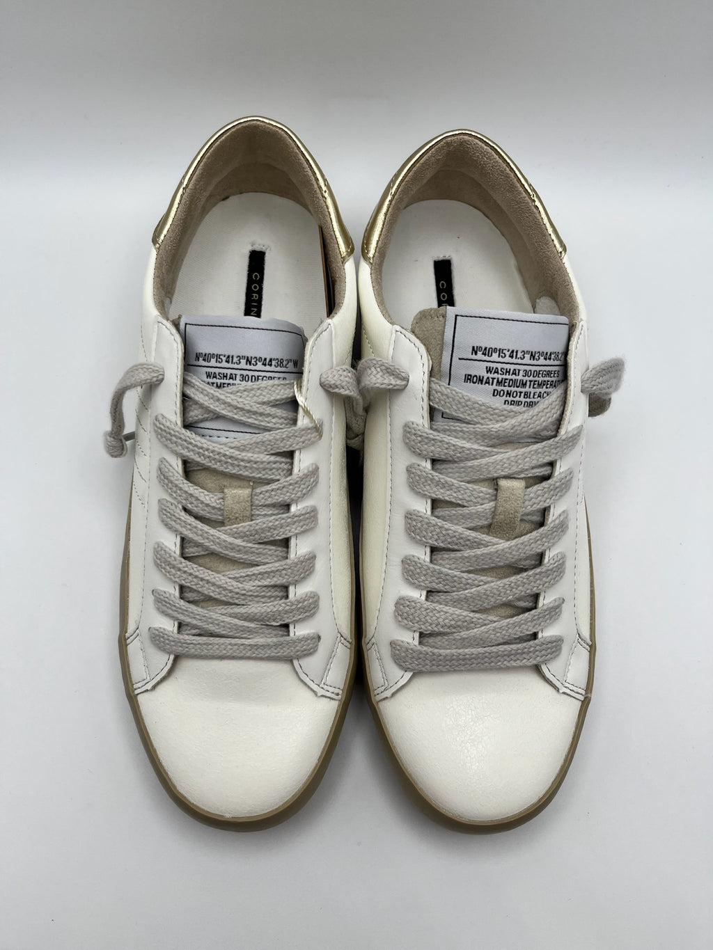 Sapatilhas Corina Femininas de Pele e Camurça; Ténis Casuais Confortáveis Estilo Urbano Retro Branco e Dourado Oro; Sapatos de Desporto com Sola de Borracha Camelo
