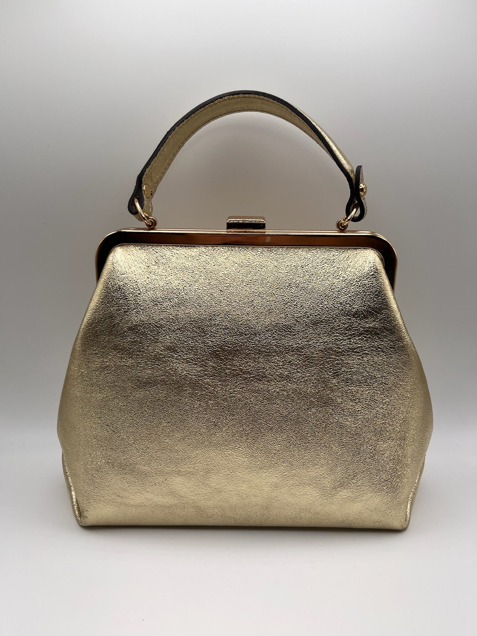 Mala de Mão Macadi Vintage de Pele Dourada Mulher; Bolsa Clutch de Festa com Fecho Clássico e Alça de Ombro Removível; Acessório Elegante para Cerimónia e Casamento
