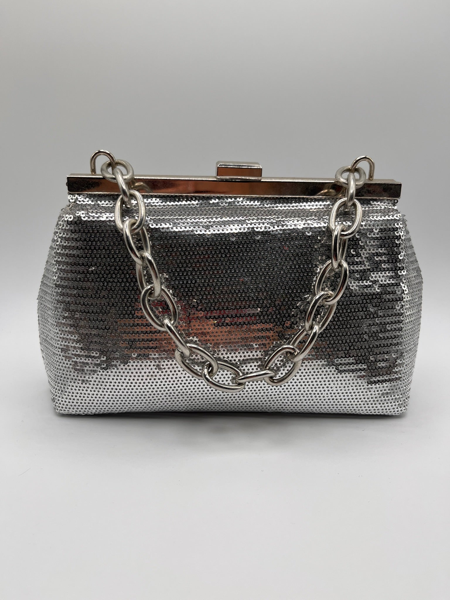 Mala de Mão de Lantejoulas Prateada Mulher; Bolsa Clutch de Festa com Alça de Corrente Metálica; Acessório Elegante de Noite para Cerimónia e Casamento