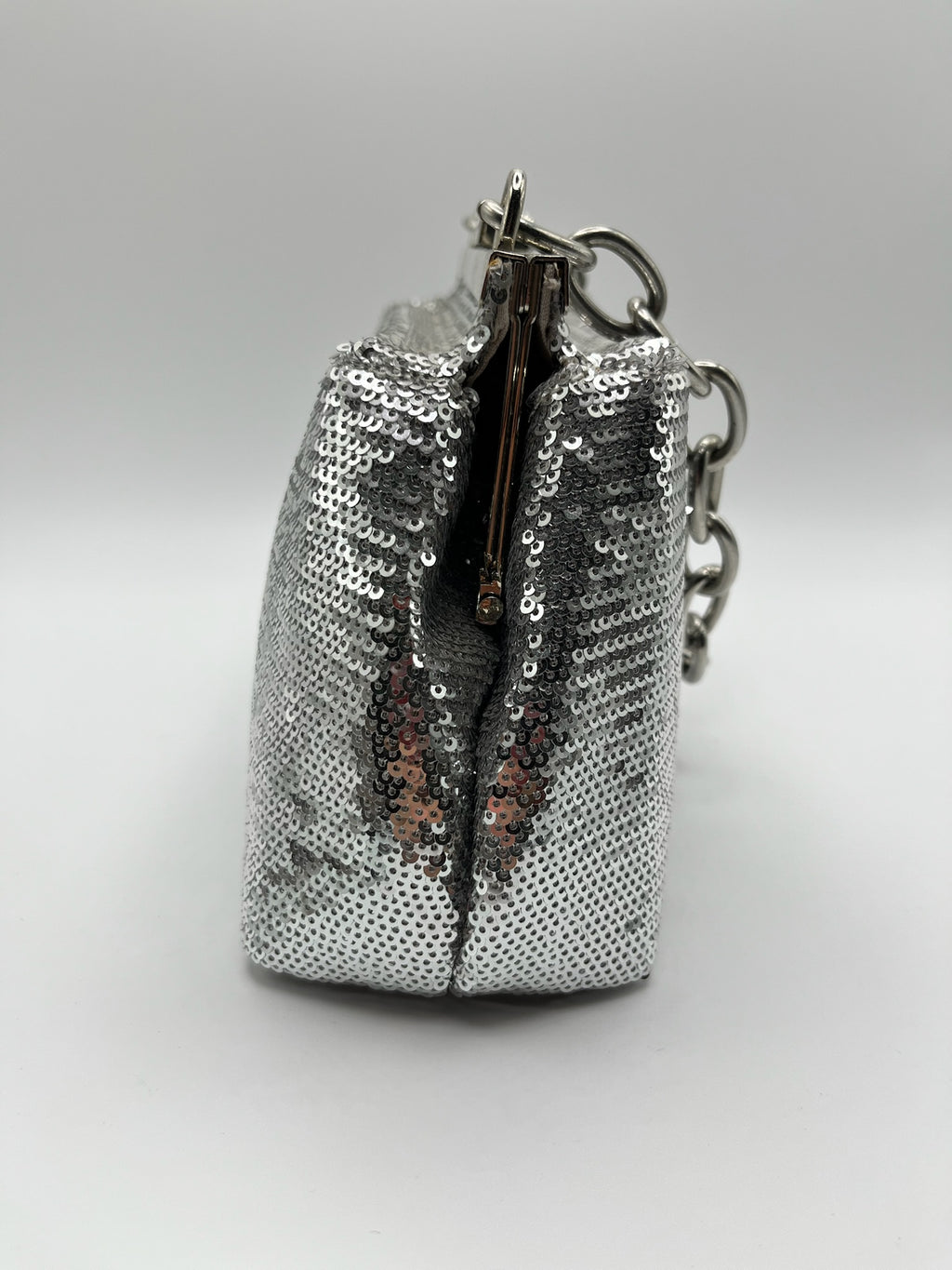 Mala de Mão de Lantejoulas Prateada Mulher; Bolsa Clutch de Festa com Alça de Corrente Metálica; Acessório Elegante de Noite para Cerimónia e Casamento