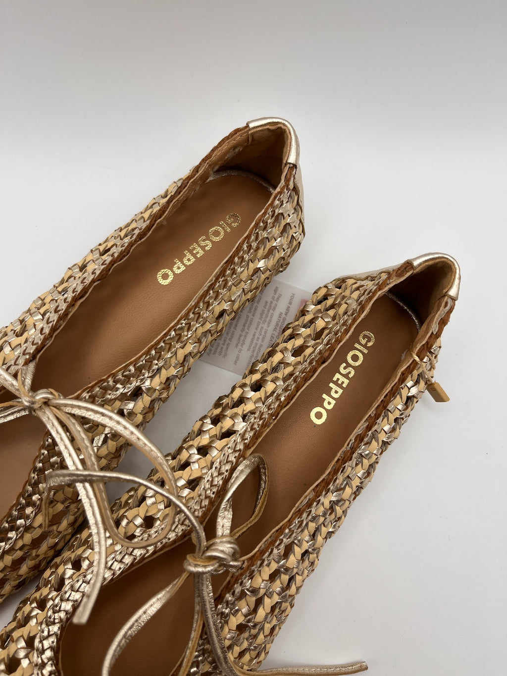 Sabrinas Rasas Gioseppo Worden Mulher Douradas Platinum; Sapatos Bailarinas de Bico Quadrado em Pele Entrançada com Atacadores Casual Confortável