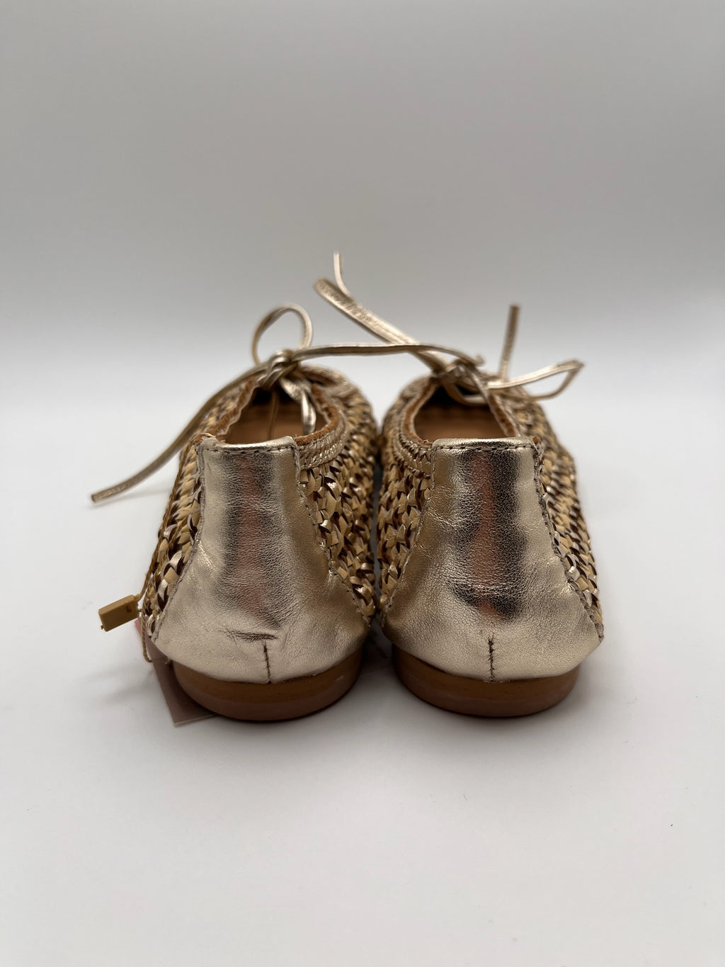 Sabrinas Rasas Gioseppo Worden Mulher Douradas Platinum; Sapatos Bailarinas de Bico Quadrado em Pele Entrançada com Atacadores Casual Confortável