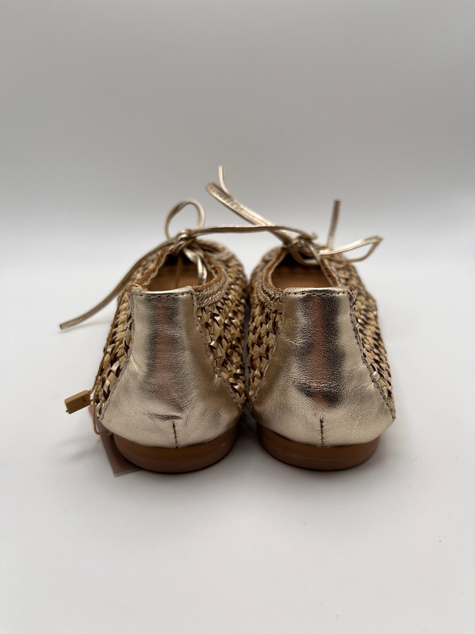 Sabrinas Rasas Gioseppo Worden Mulher Douradas Platinum; Sapatos Bailarinas de Bico Quadrado em Pele Entrançada com Atacadores Casual Confortável
